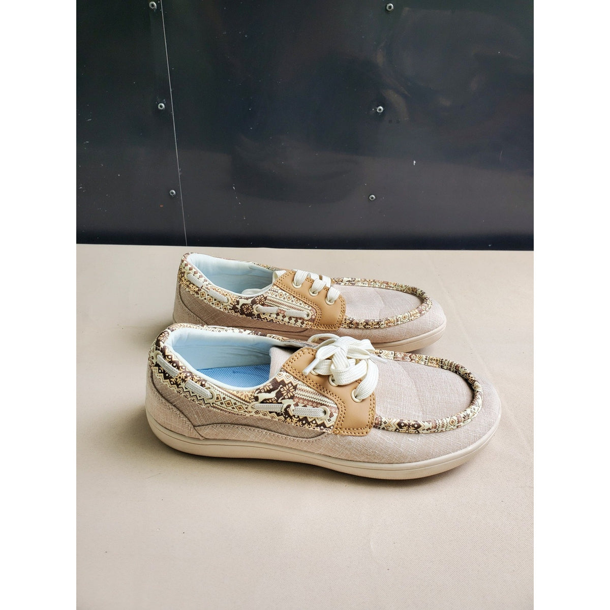 Womens Casual Canvas Loafers Beige Sz 10 Barefoot Tribal Print Comfort