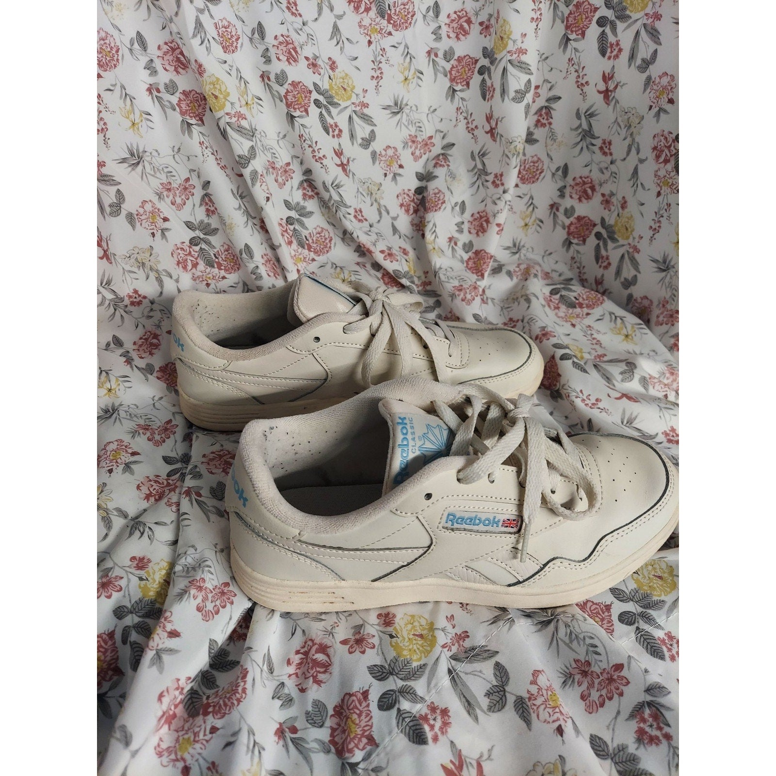 Reebok Womens Sneakers Classic FZ3578 Size 7 1/2 Chalk Light Blue Low Top