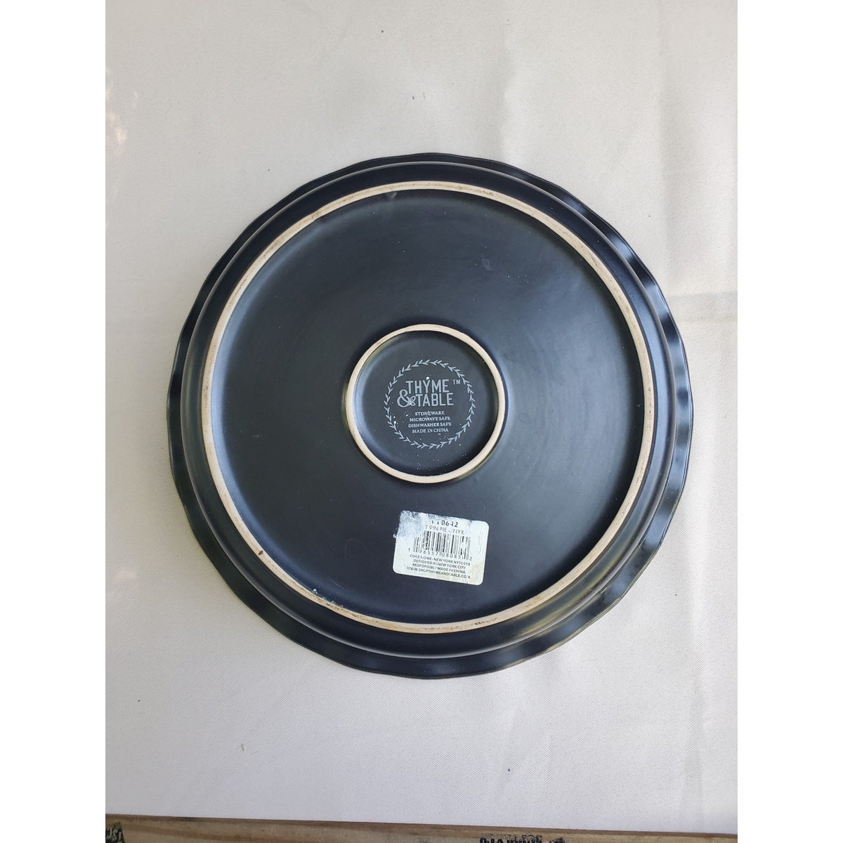 Thyme & Table Stoneware Pie Plate 9.5 Inch Black Scalloped Edge Baking