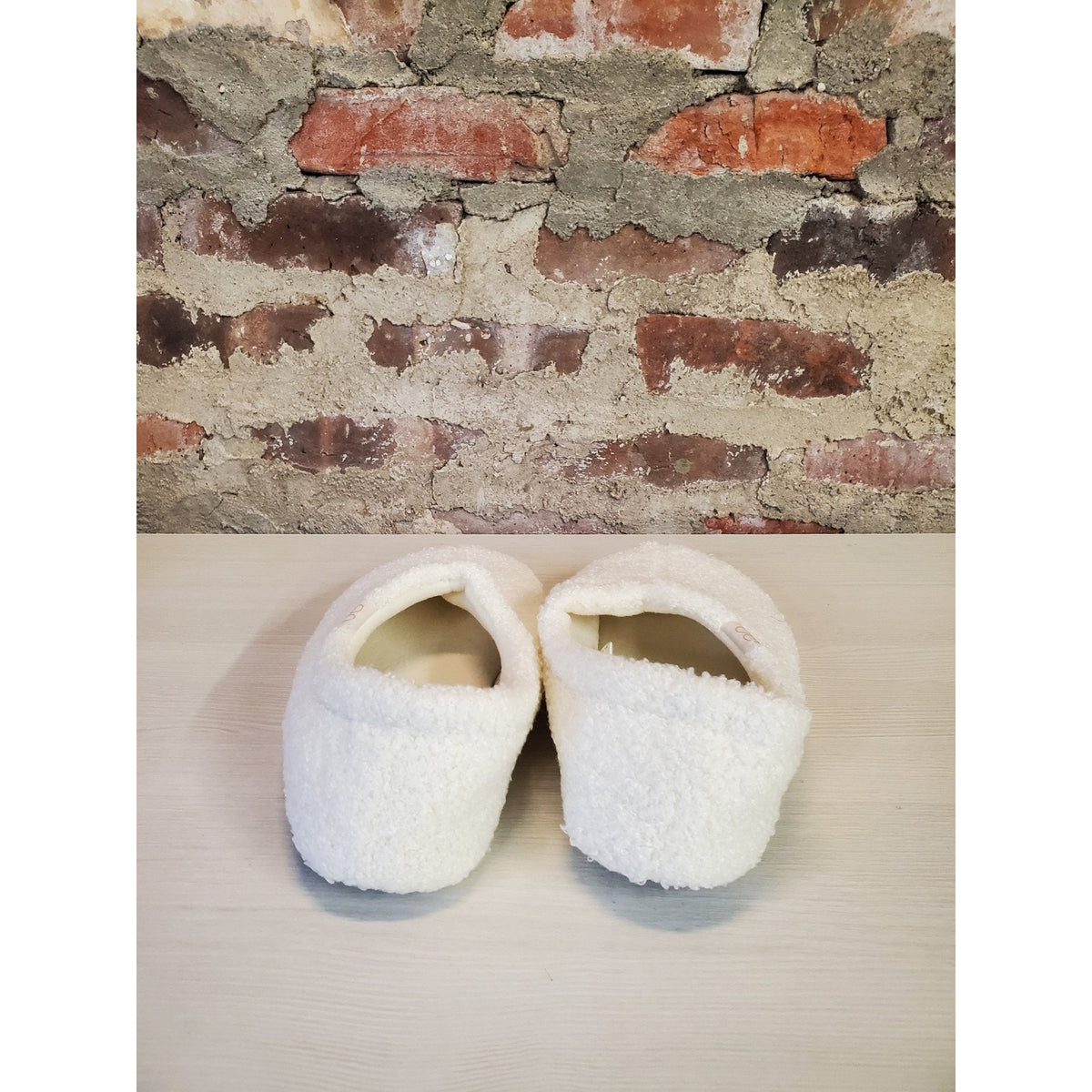 HOMETOP Unisex Slippers US 7-8 White Fuzzy Plush Slip On Cozy House Shoes