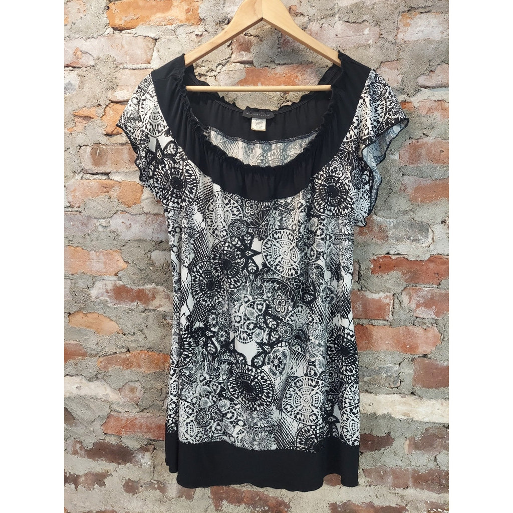 American City Wear Womens Top 2XL Black White Paisley Floral Ruffle Neck