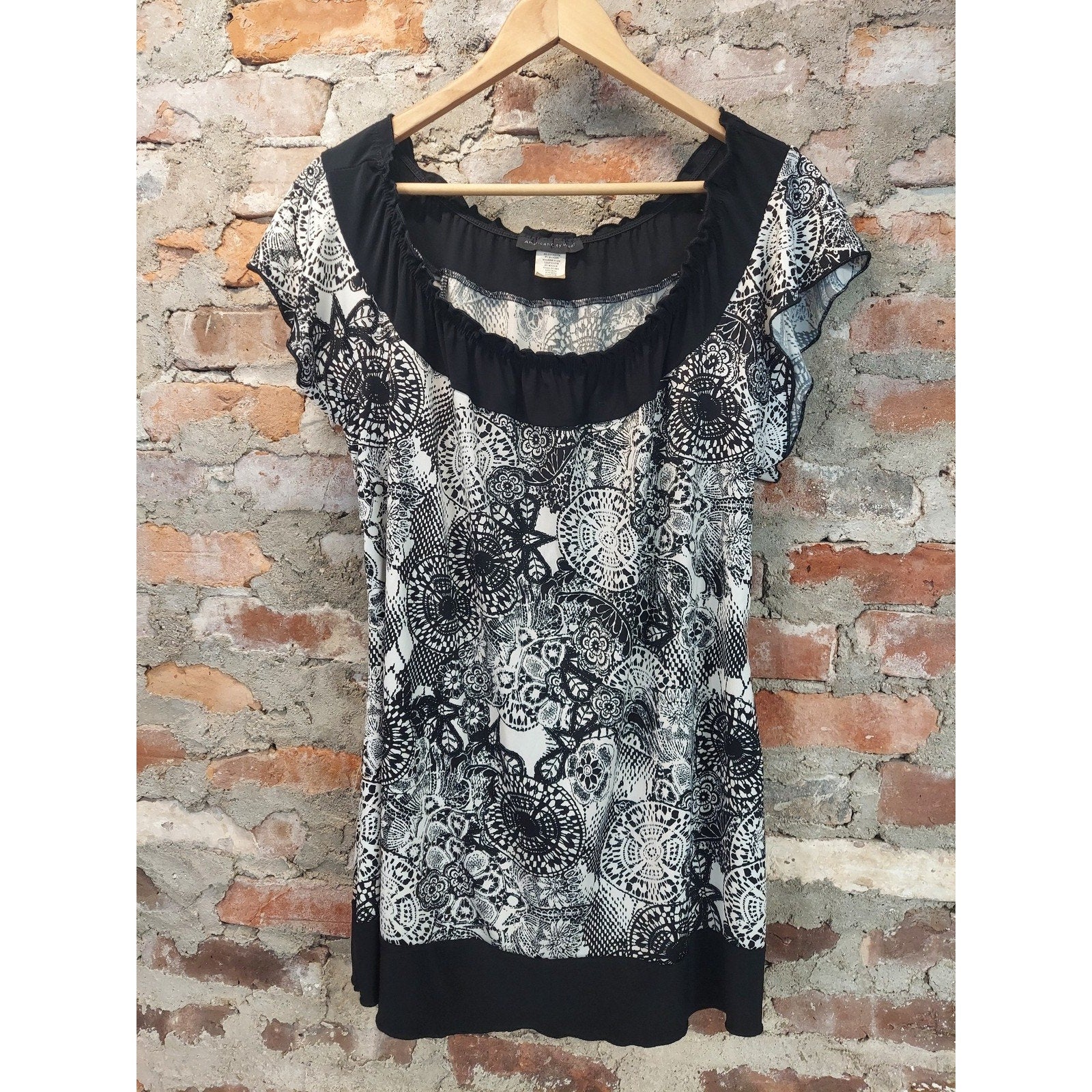 American City Wear Womens Top 2XL Black White Paisley Floral Ruffle Neck