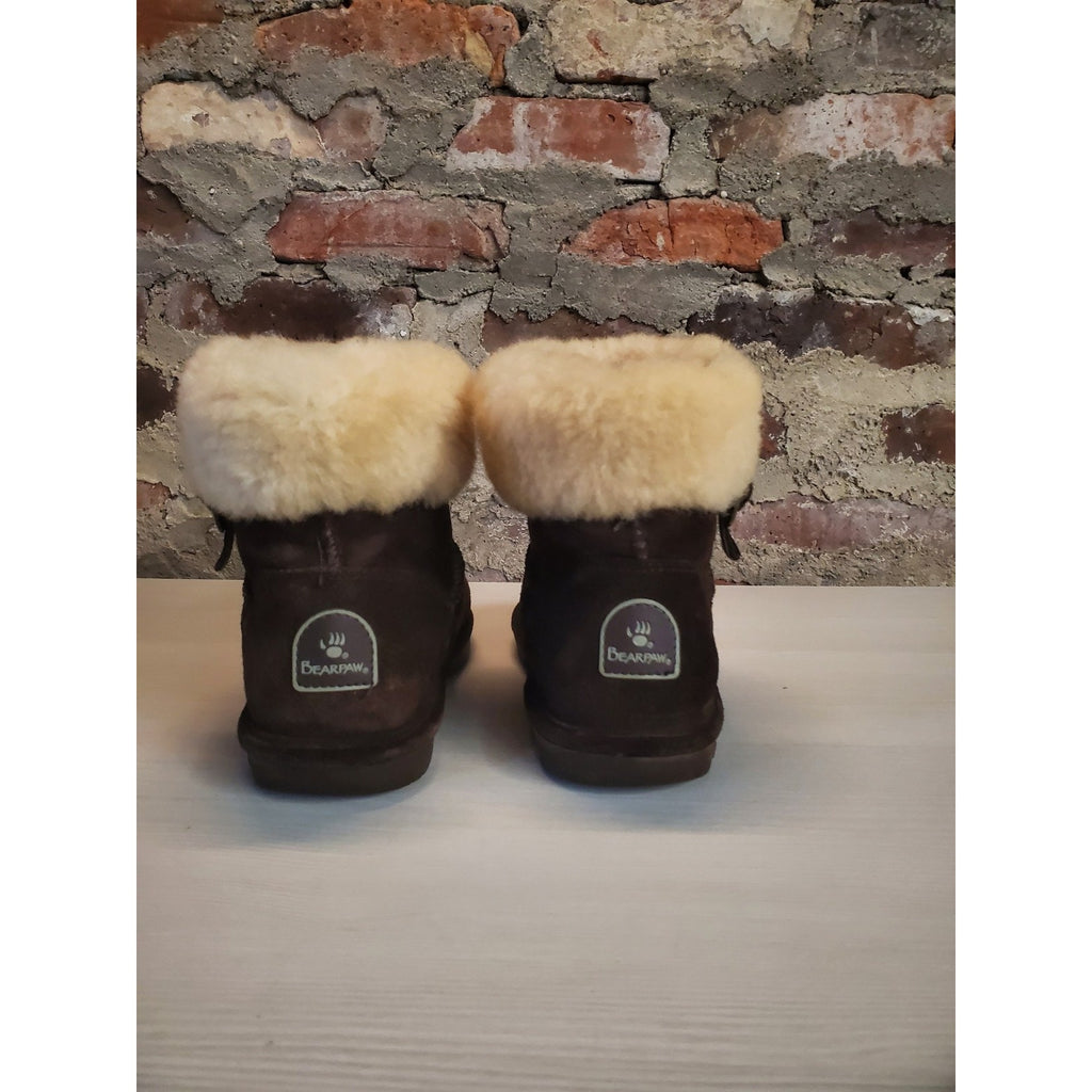 BEARPAW Womens Sheepskin Boots 6 Chocolate Brown Suede Buckle Warm Winter