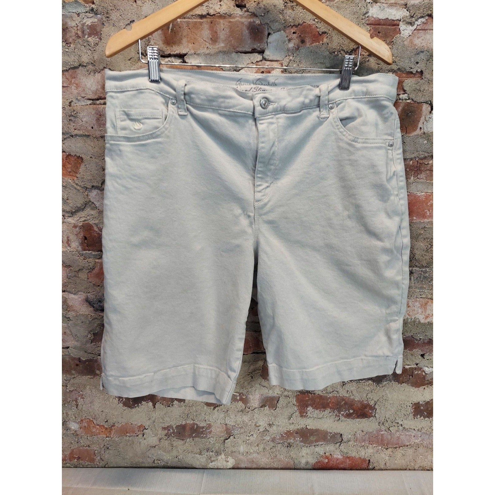 Gloria Vanderbilt Womens Amanda Shorts 16W Gray Slimming Effect Bermuda