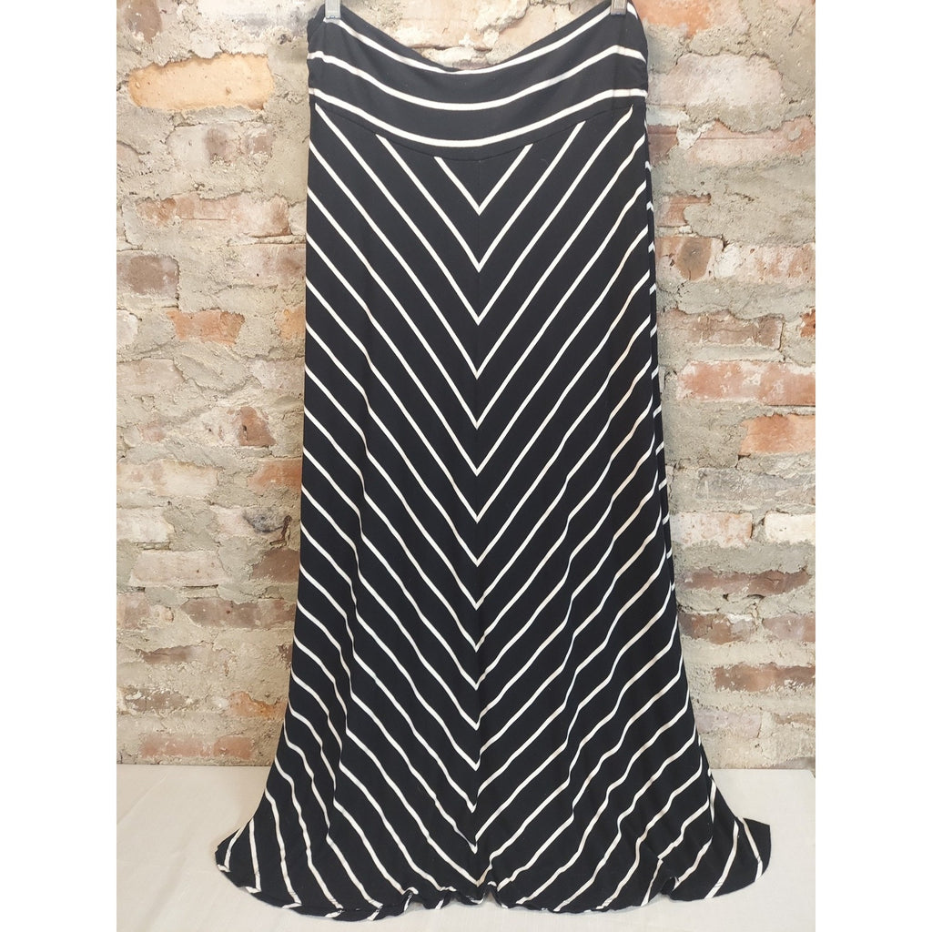 Merona Womens Maxi Skirt XXL Black White Chevron Stripe Pull On Rayon Spandex