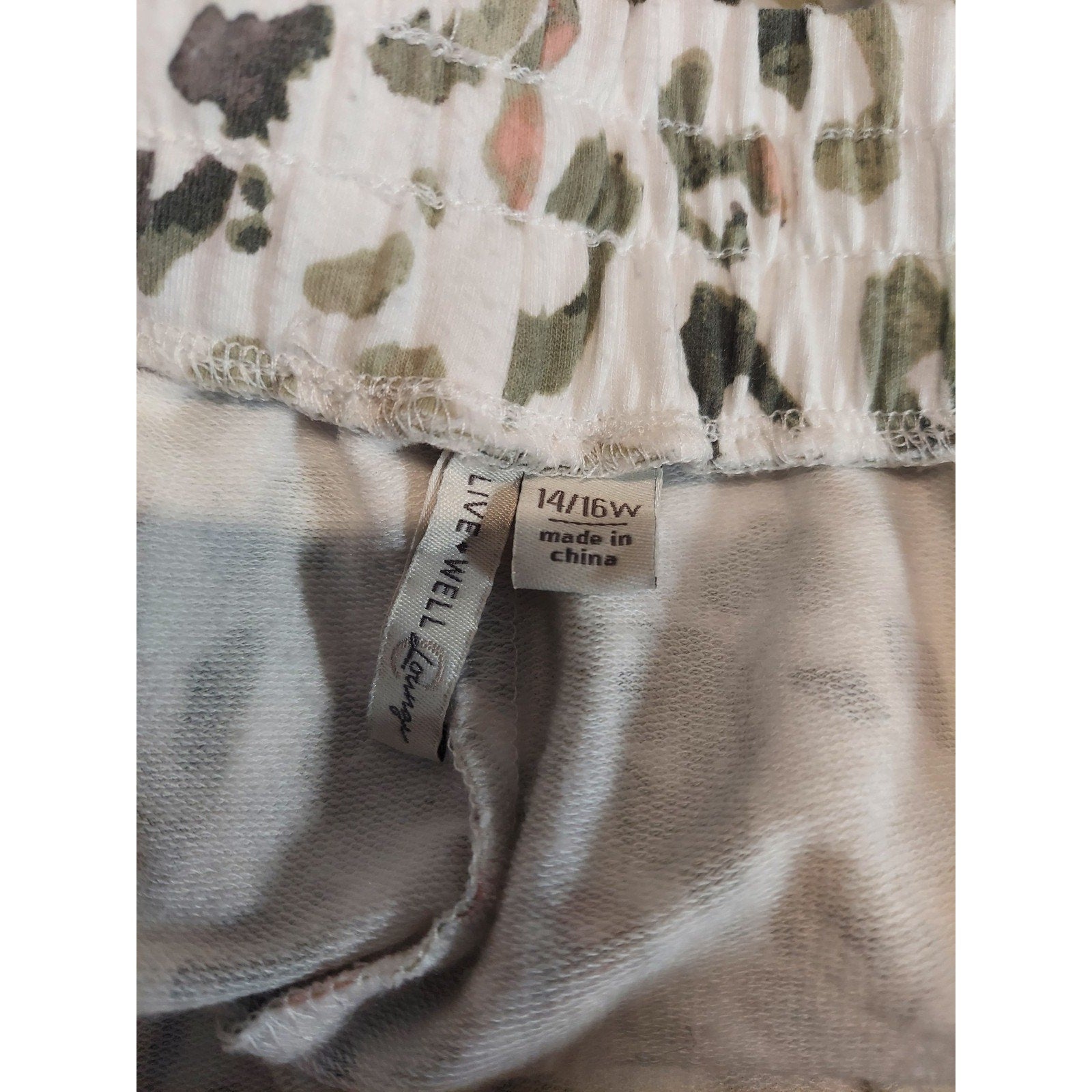 LIVE WELL Lounge Womens Shorts 14 16W Camo Print Drawstring Elastic Waist Cargo