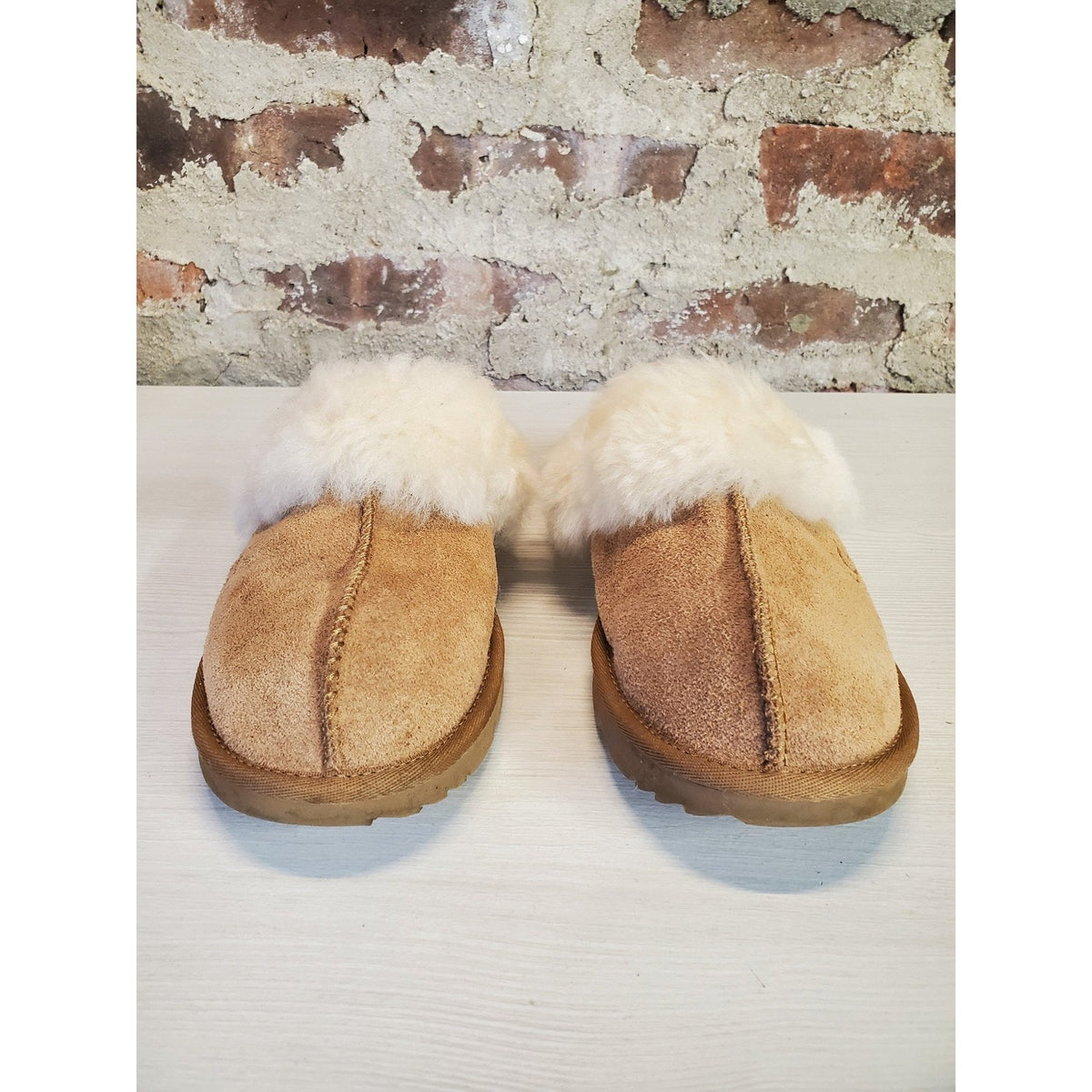 UGG Womens Sz 4 Suede Shearling Fur Lined Slip On Slippers Chestnut Cream