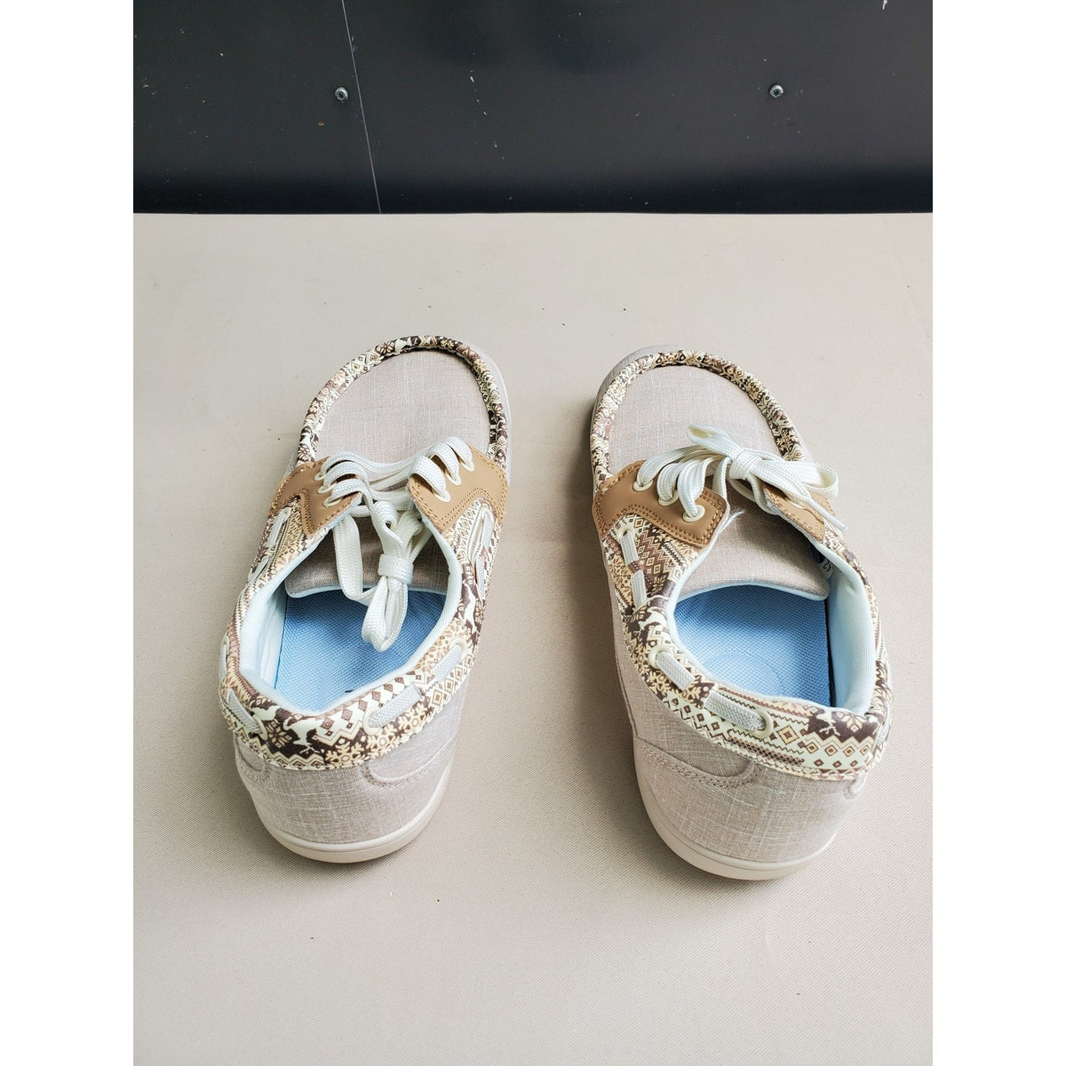 Womens Casual Canvas Loafers Beige Sz 10 Barefoot Tribal Print Comfort