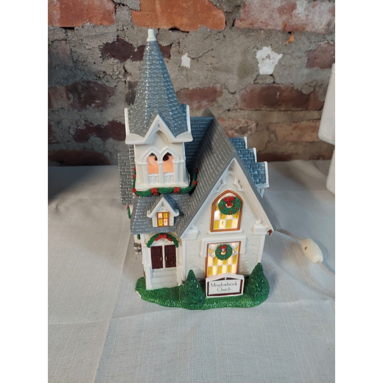 Department 56 Meadowbrook Church Snow Village Lighted House 54009 Original Box