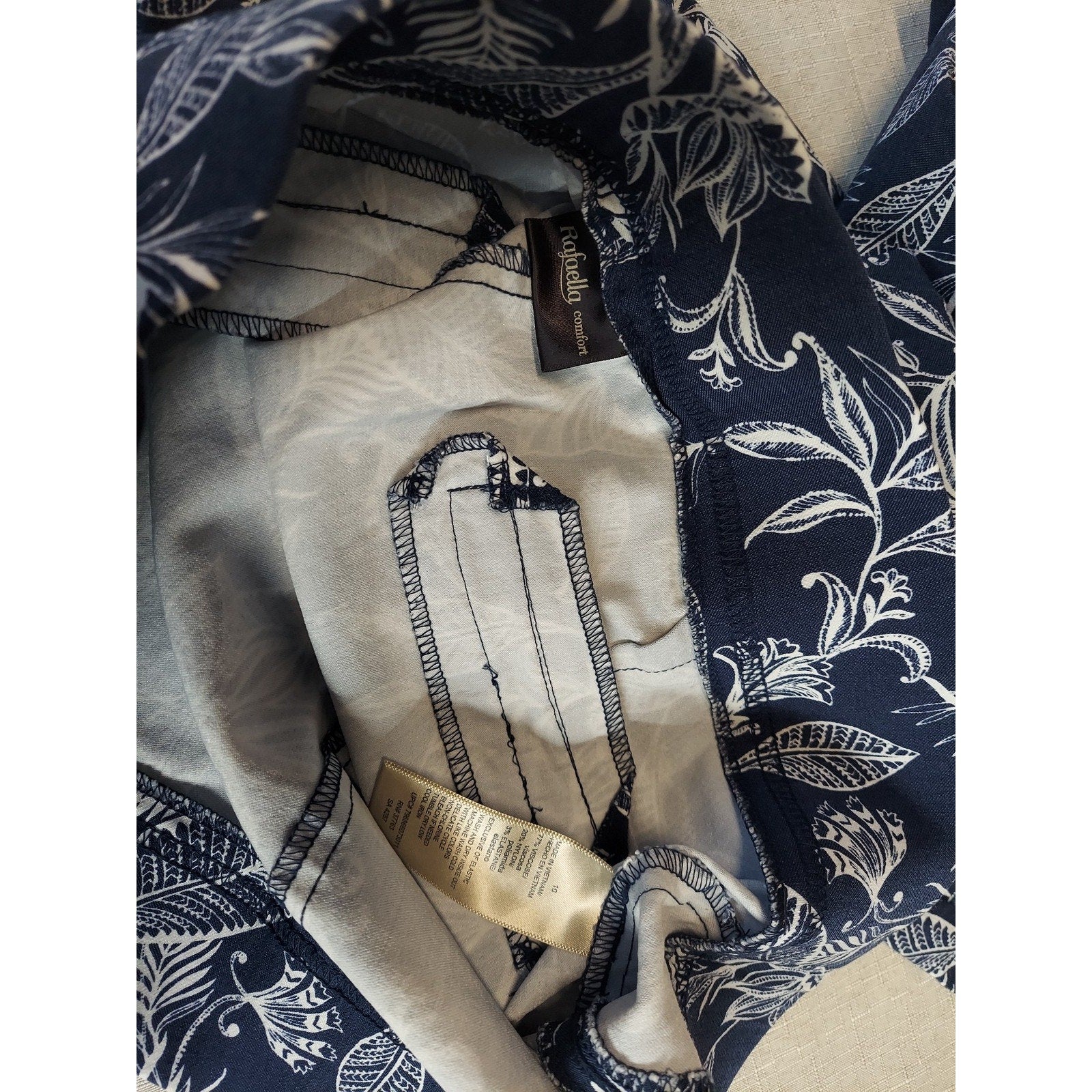 Rafaella Womens Sz 10 Capri Pants Navy White Floral Print Stretch Comfort