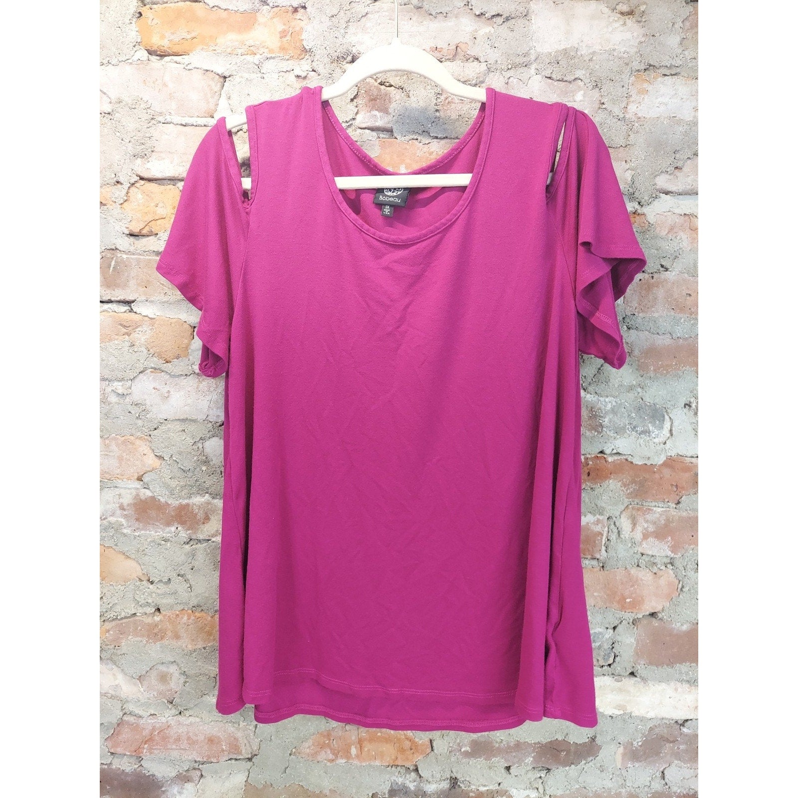 Bobeau Womens 1X Magenta Cold Shoulder Ruffle Sleeve Short Sleeve Top