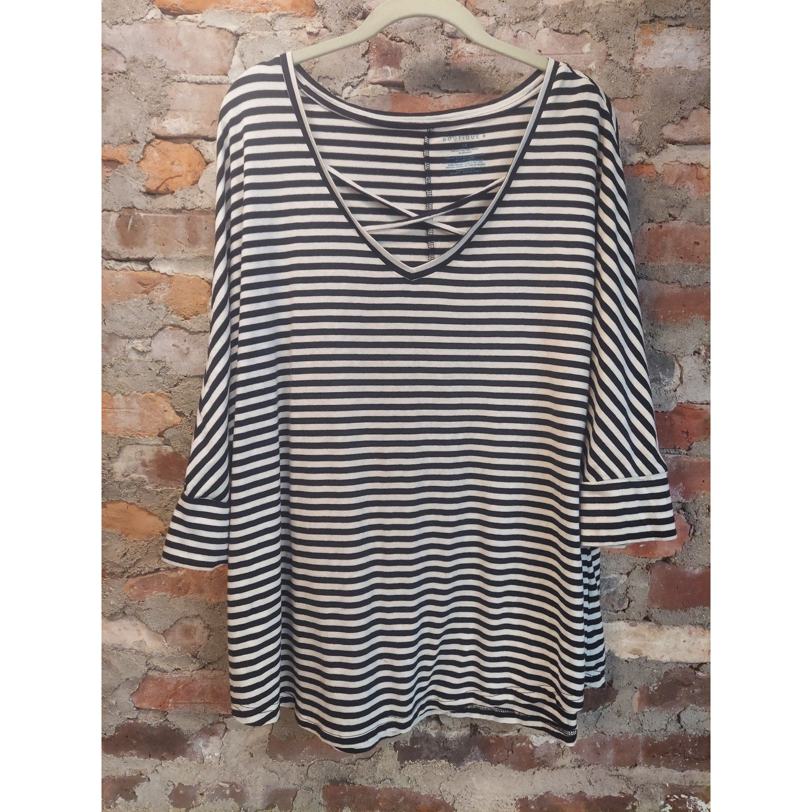 Boutique Plus Womens 1X Striped V Neck Criss Cross Knit Top Black White