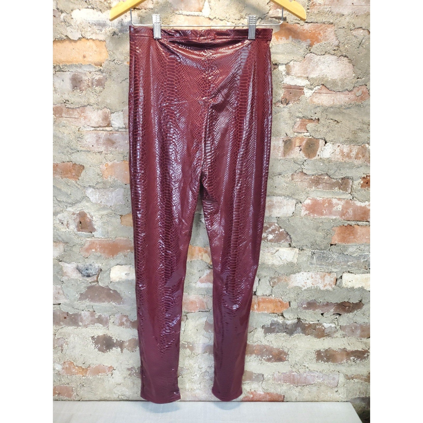 Boohoo Womens Leggings US 6 Burgundy Faux Leather Snakeskin High Waist NWT