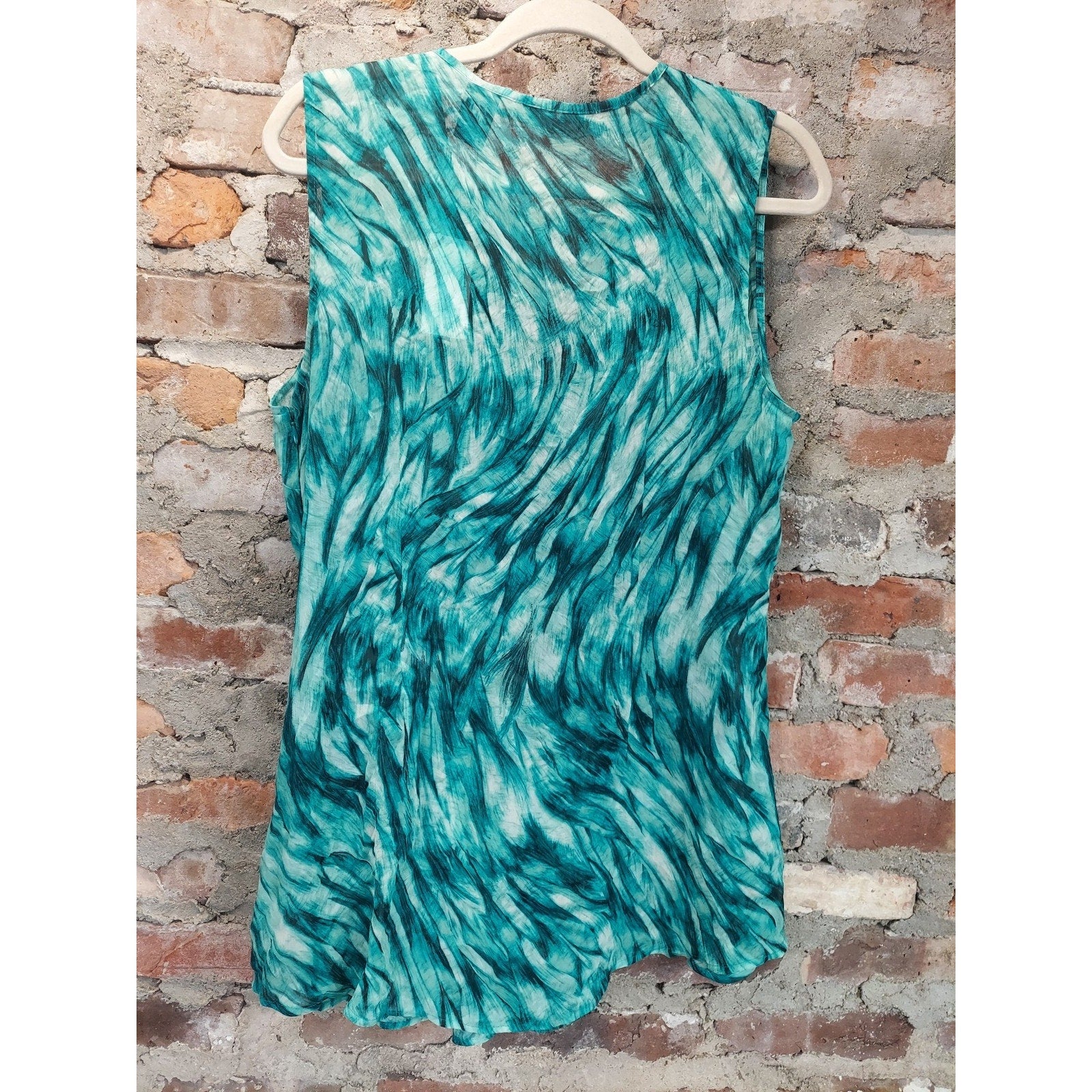 NEW YORK & COMPANY Womens Sleeveless Blouse Size 14 Teal Green White Ruffle V
