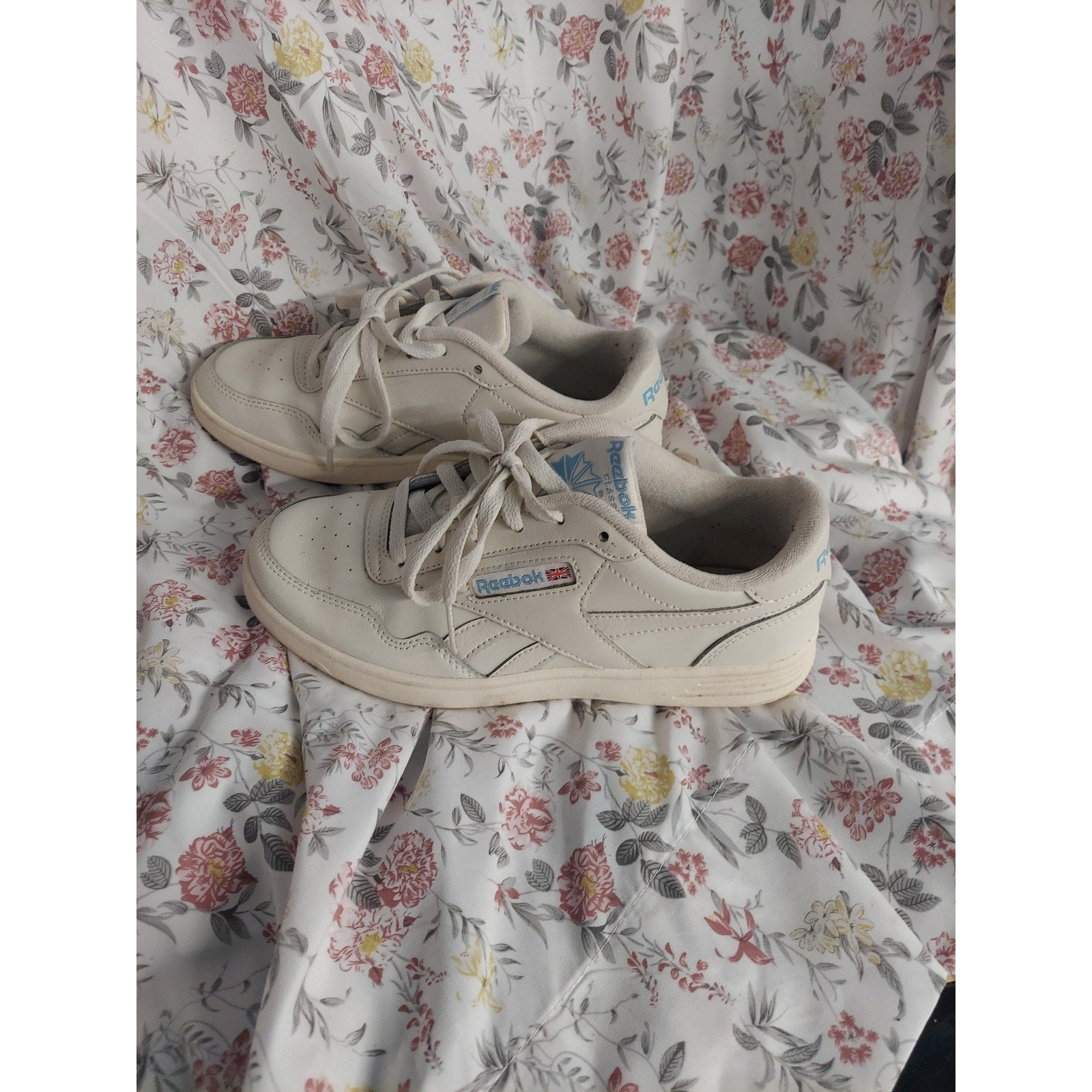 Reebok Womens Sneakers Classic FZ3578 Size 7 1/2 Chalk Light Blue Low Top
