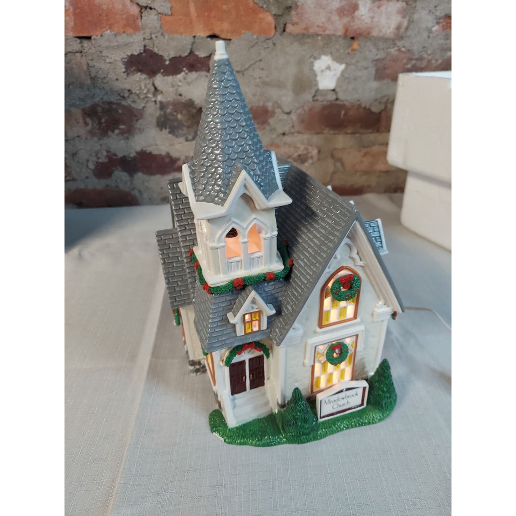 Department 56 Meadowbrook Church Snow Village Lighted House 54009 Original Box