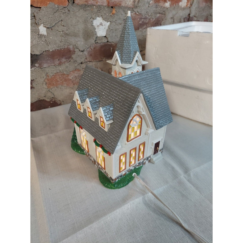 Department 56 Meadowbrook Church Snow Village Lighted House 54009 Original Box