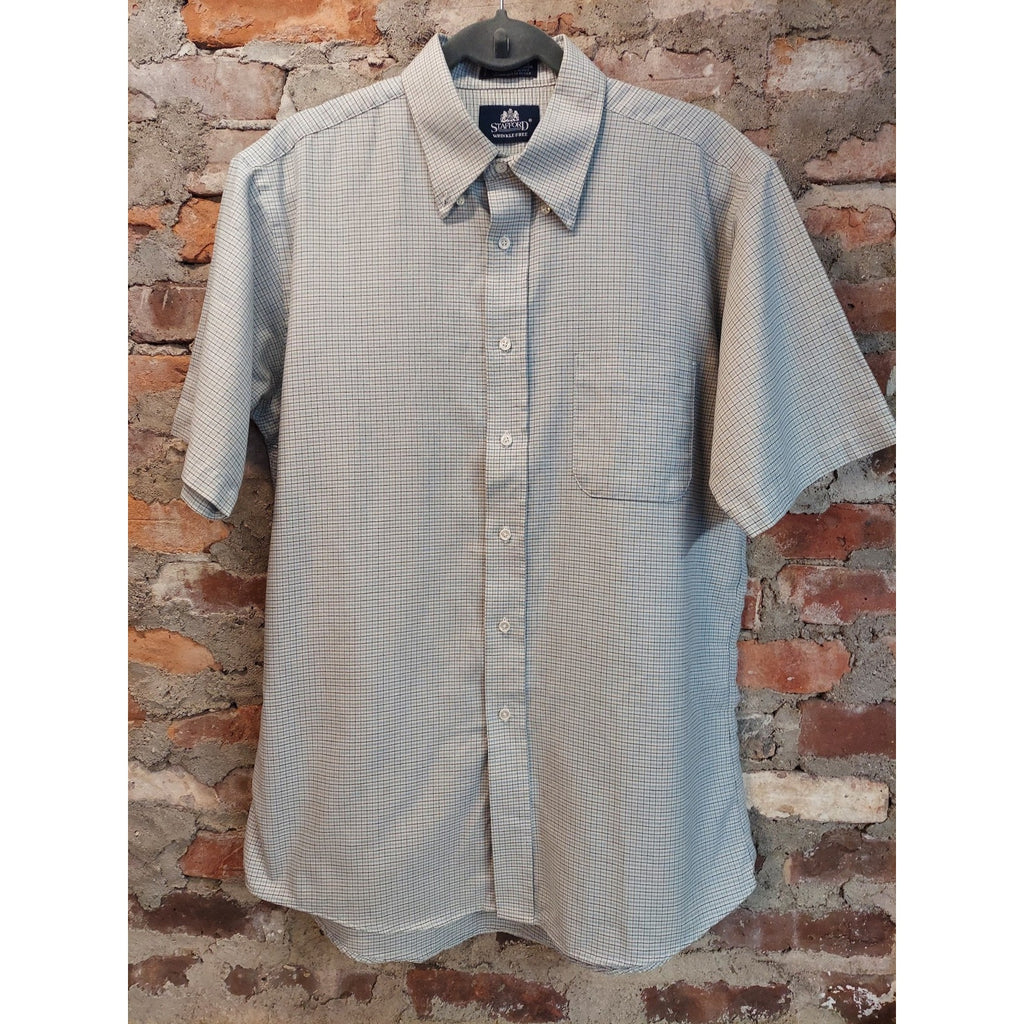 Stafford Mens Short Sleeve Button Down Shirt L 16 1/2 Wrinkle Free Light Blue
