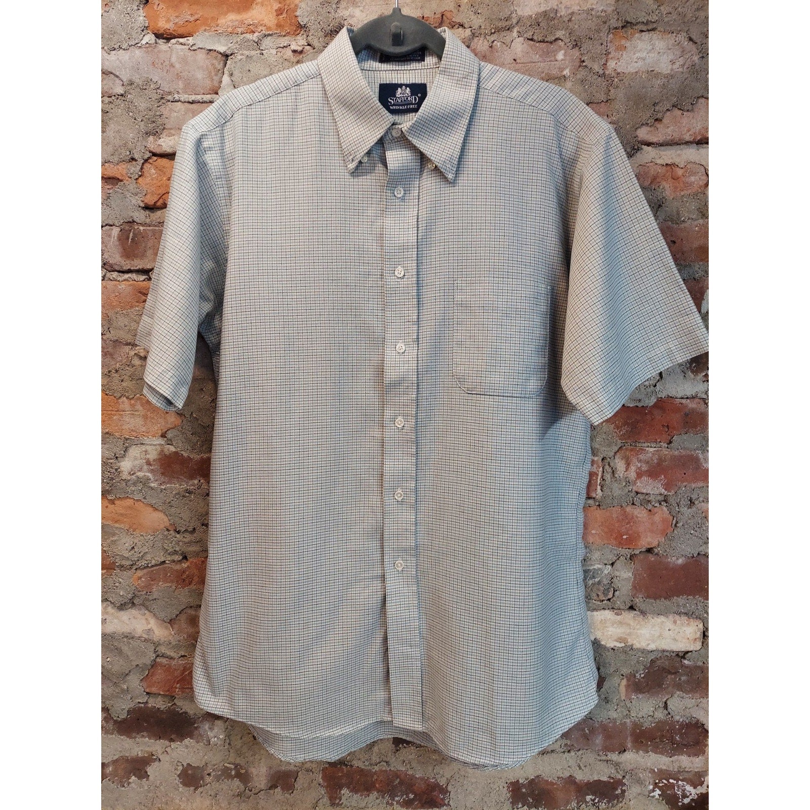 Stafford Mens Short Sleeve Button Down Shirt L 16 1/2 Wrinkle Free Light Blue