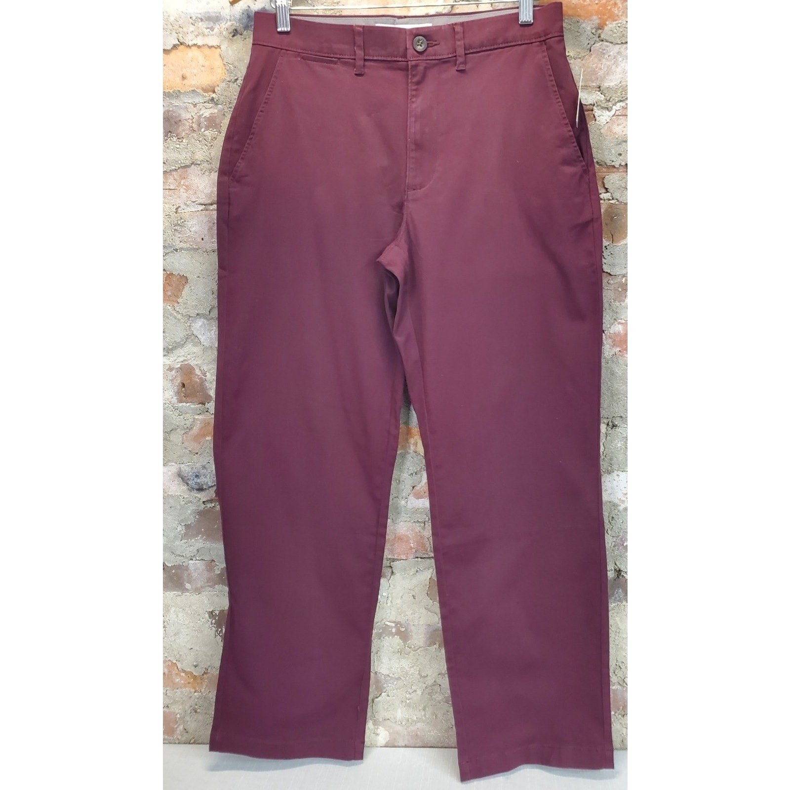 Amazon Essentials Mens Chinos Pants 31W x 29L Burgundy Flat Front Stretch
