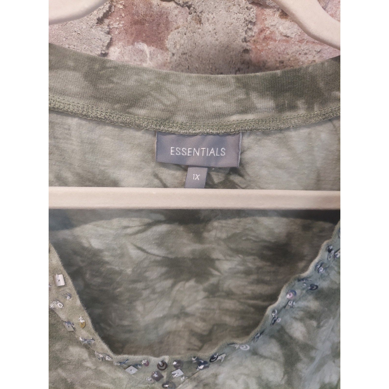 Essentials Womens 1X Green Tie Dye Short Sleeve Sequined V Neck T Shirt