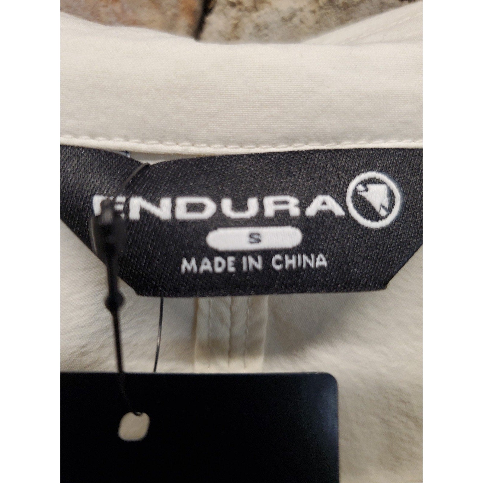 Endura Womens Adventure Corner Long Sleeve Pullover Shirt S Cream NWT Pockets