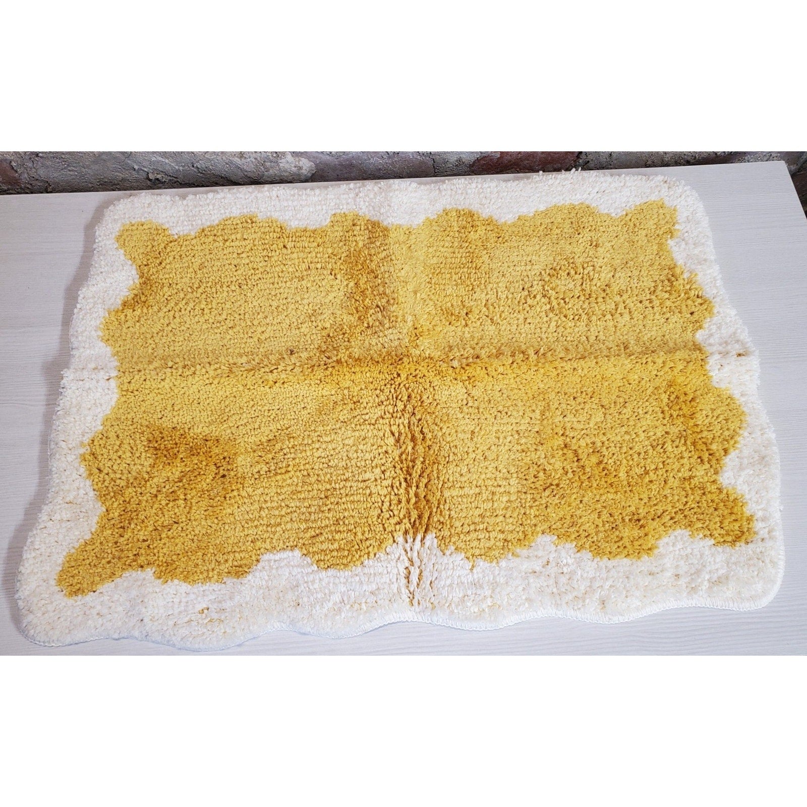 Bath Mat Yellow White Irregular Wavy Soft Shaggy Non Slip Absorbent Rug 18x26