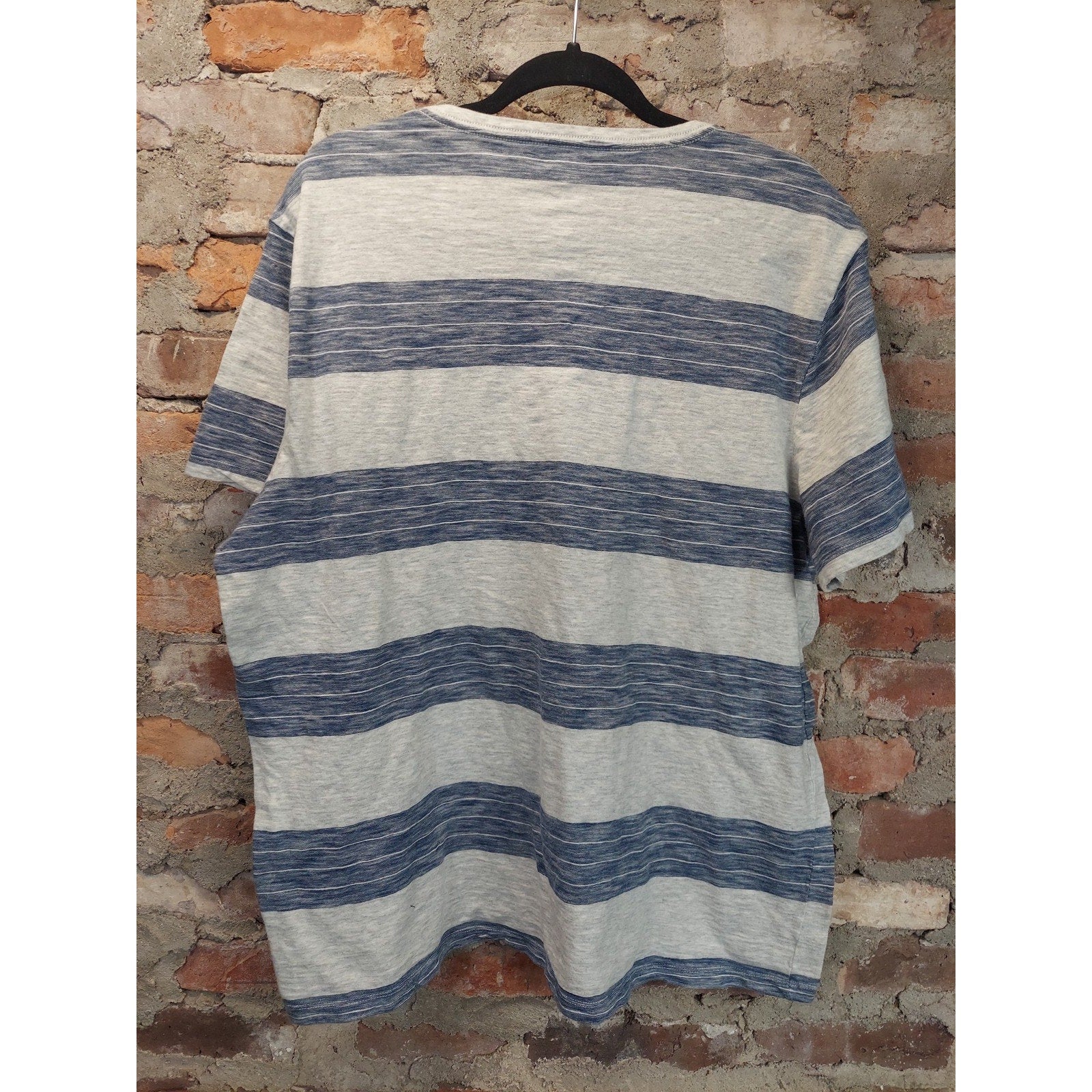 Old Navy Mens XXL V Neck T Shirt Blue Gray Striped Soft Washed Casual