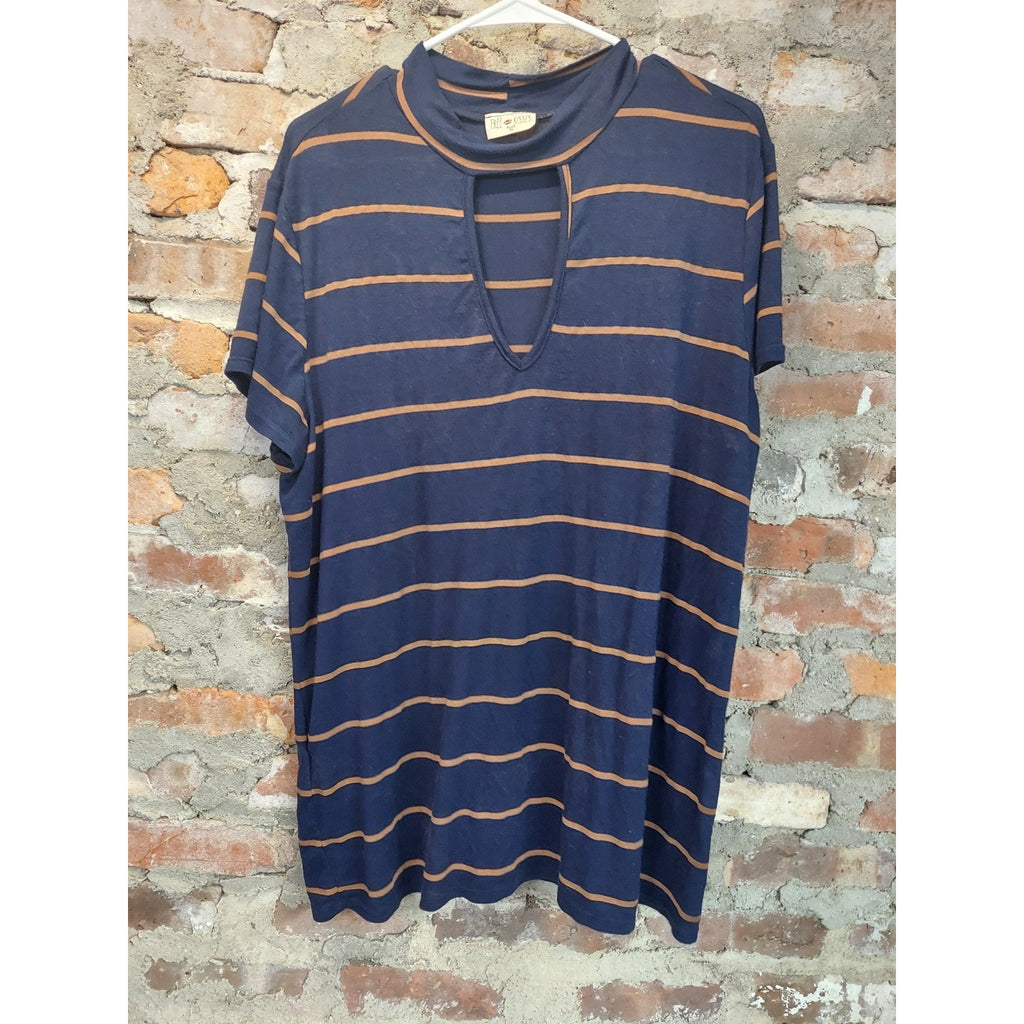 Free Kisses Womens Keyhole Top Plus 1X Navy Tan Striped Short Sleeve
