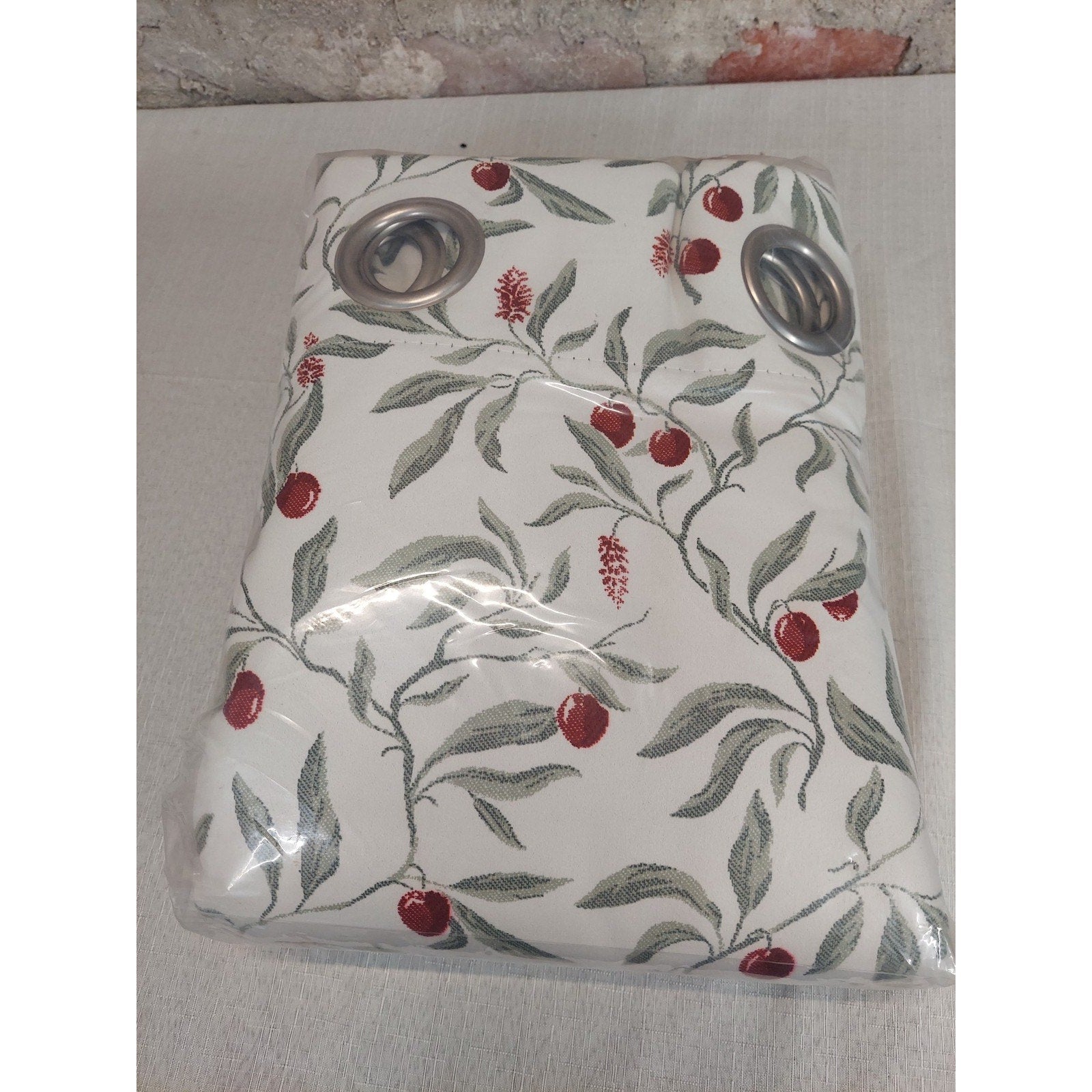 ugoutry Blackout Curtains Red Berry Botanical Grommet 96 In Length New 2 panels