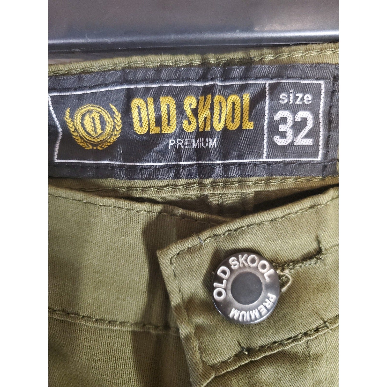 OLD SKOOL PREMIUM Mens Shorts Size 32 Olive Green Moto Style Zipper Pockets