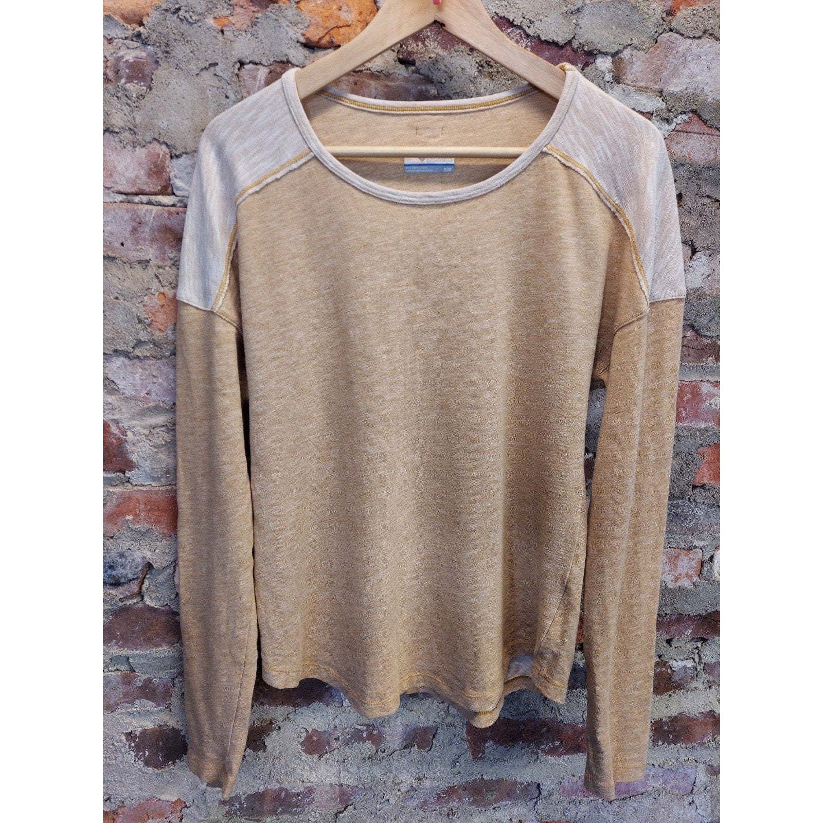 Columbia Unisex Long Sleeve Crewneck Shirt m Medium Tan Cream Two Tone