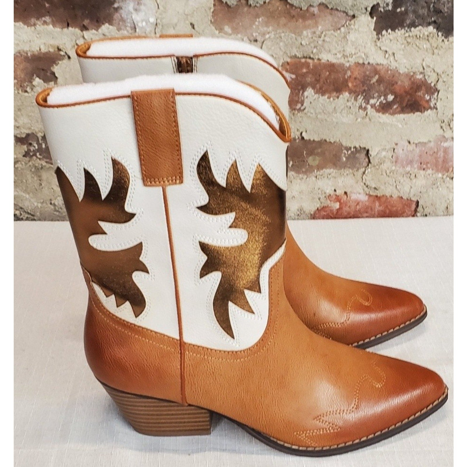 Womens Cowboy Boots Size 10 Tan White Bronze Pointed Toe Western Ankle