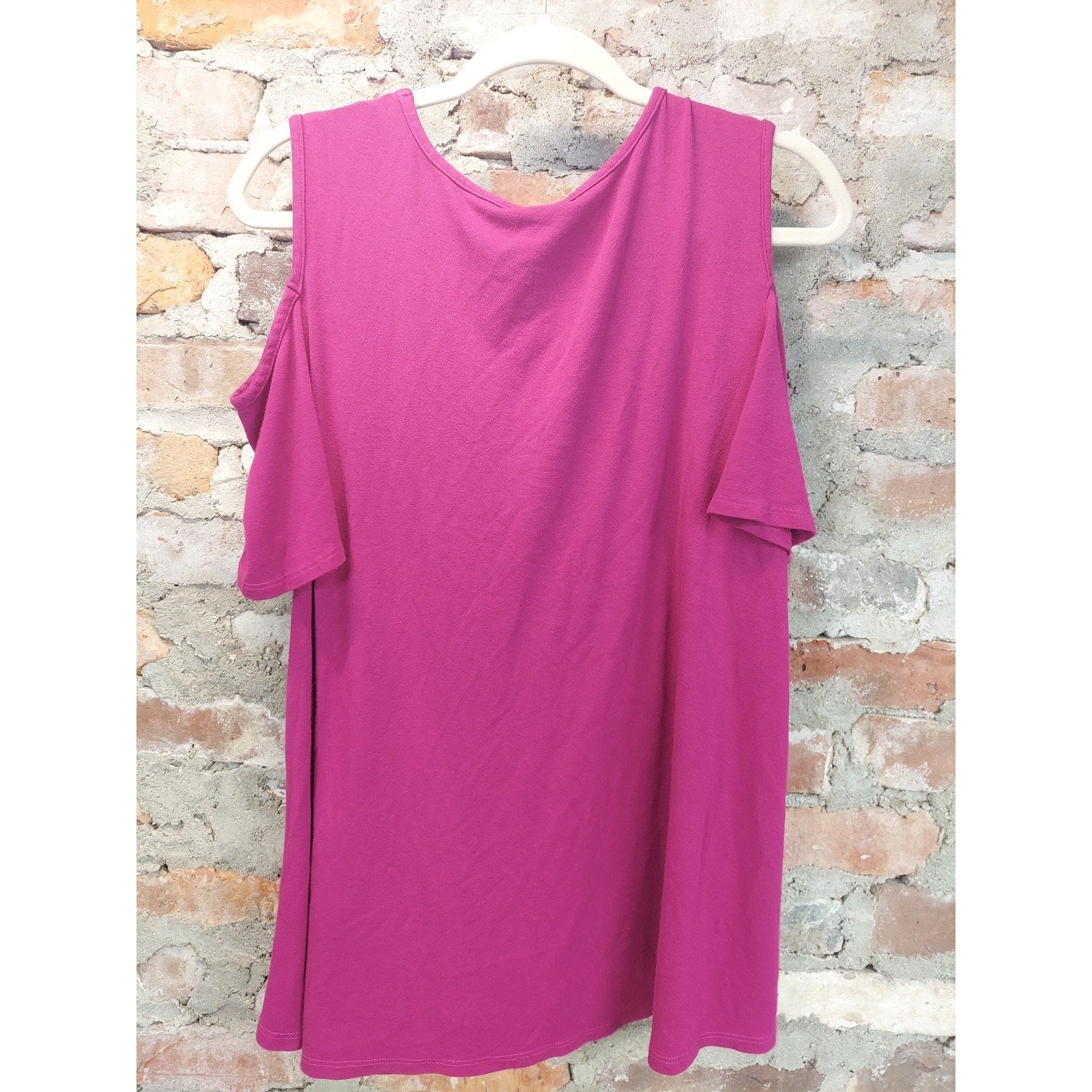 Bobeau Womens 1X Magenta Cold Shoulder Ruffle Sleeve Short Sleeve Top