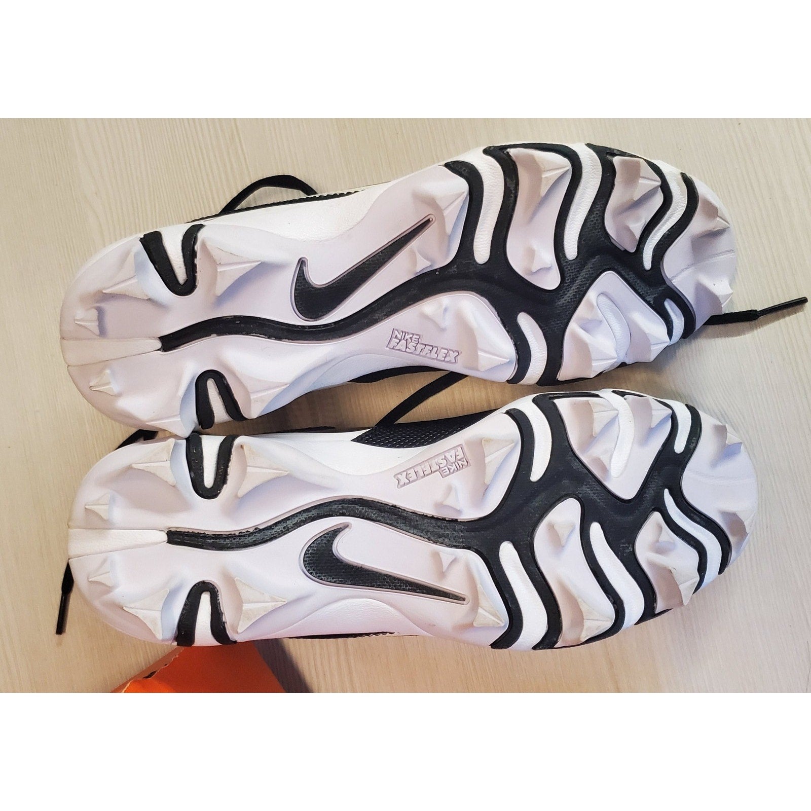Nike Boys Football Cleats Vapor Edge Shark BG 5Y Black White Athletic