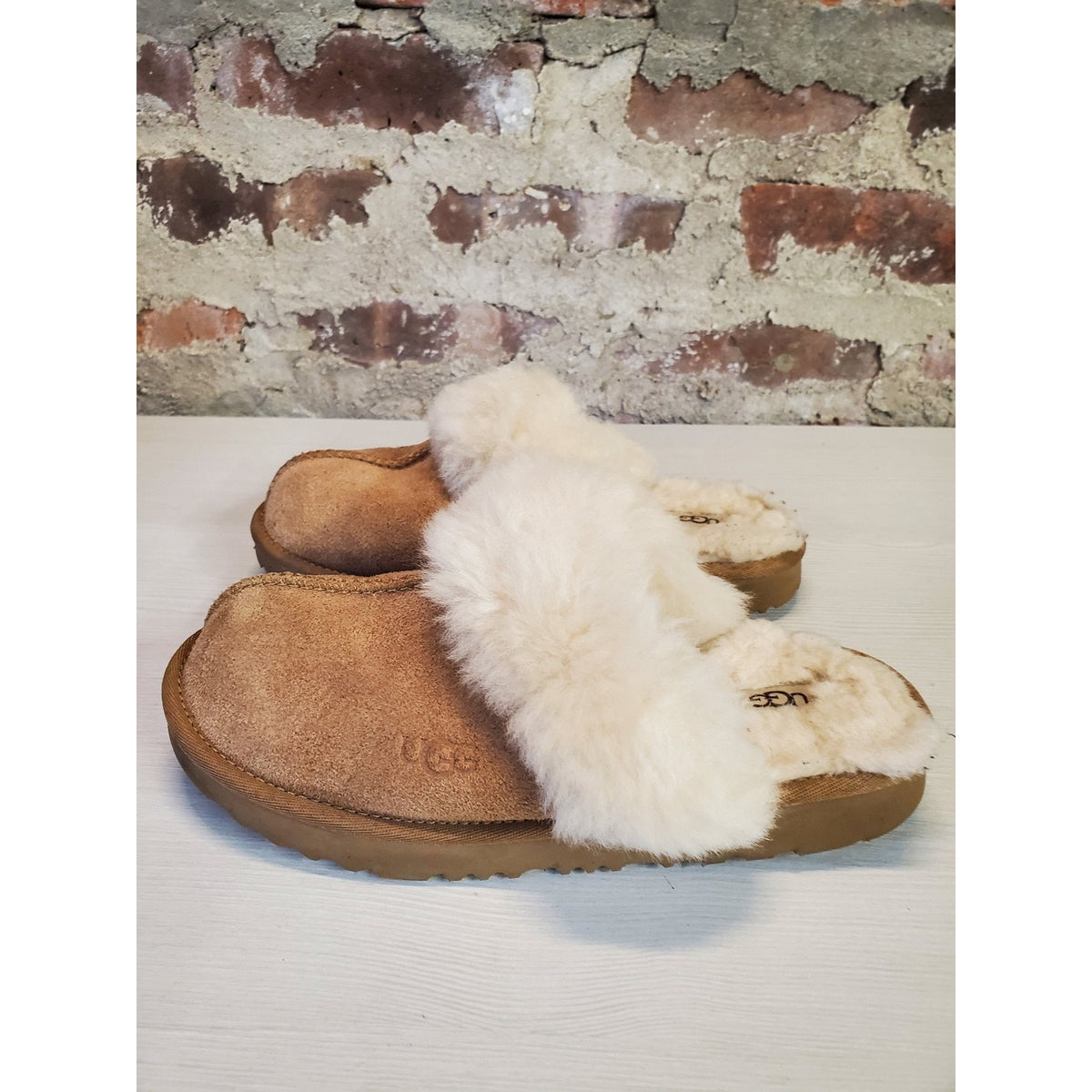 UGG Womens Sz 4 Suede Shearling Fur Lined Slip On Slippers Chestnut Cream