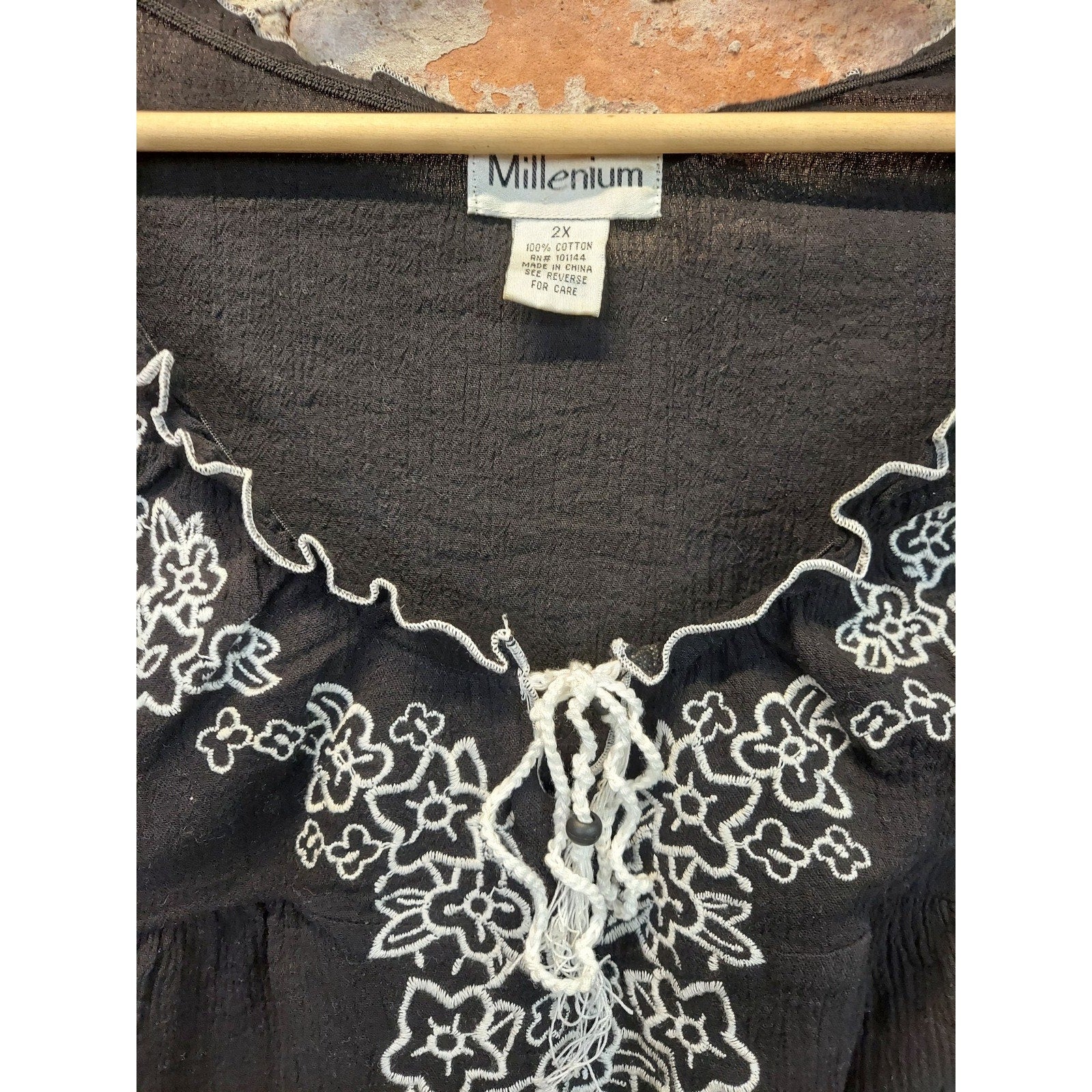 Millennium Womens Tunic Blouse 2X Black White Embroidered Cotton V Neck