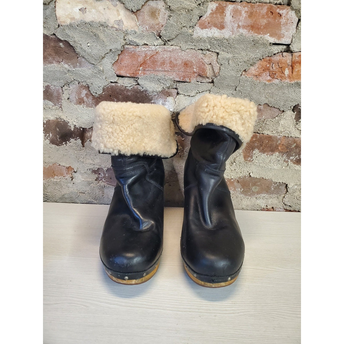 UGG Womens Clog Boots S/N 1958 US 9 Black Studded Wooden Heel Shearling Cuff
