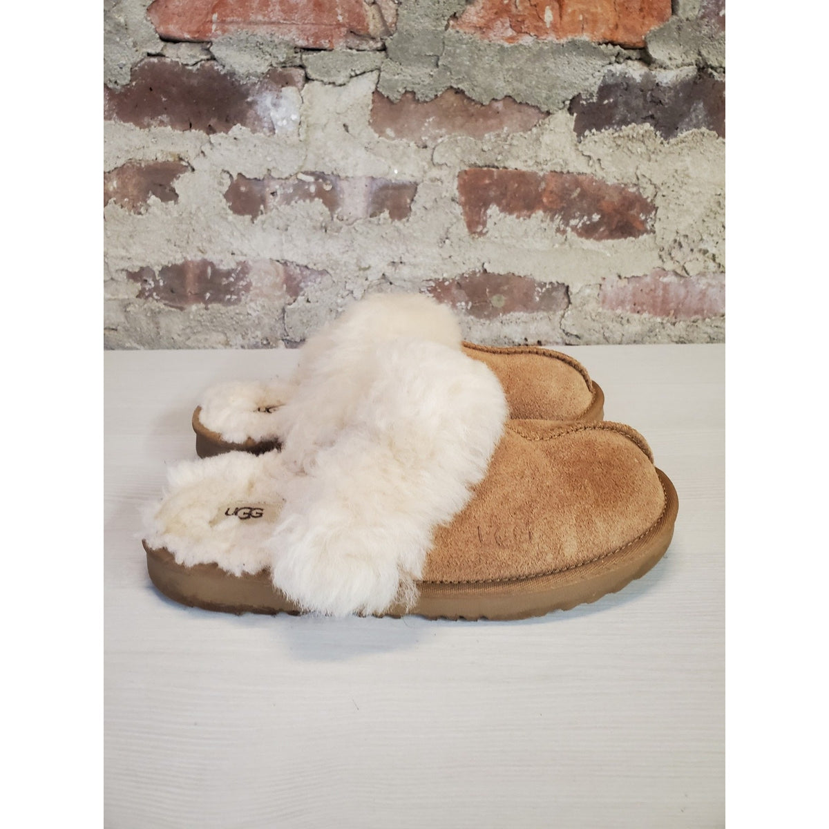 UGG Womens Sz 4 Suede Shearling Fur Lined Slip On Slippers Chestnut Cream