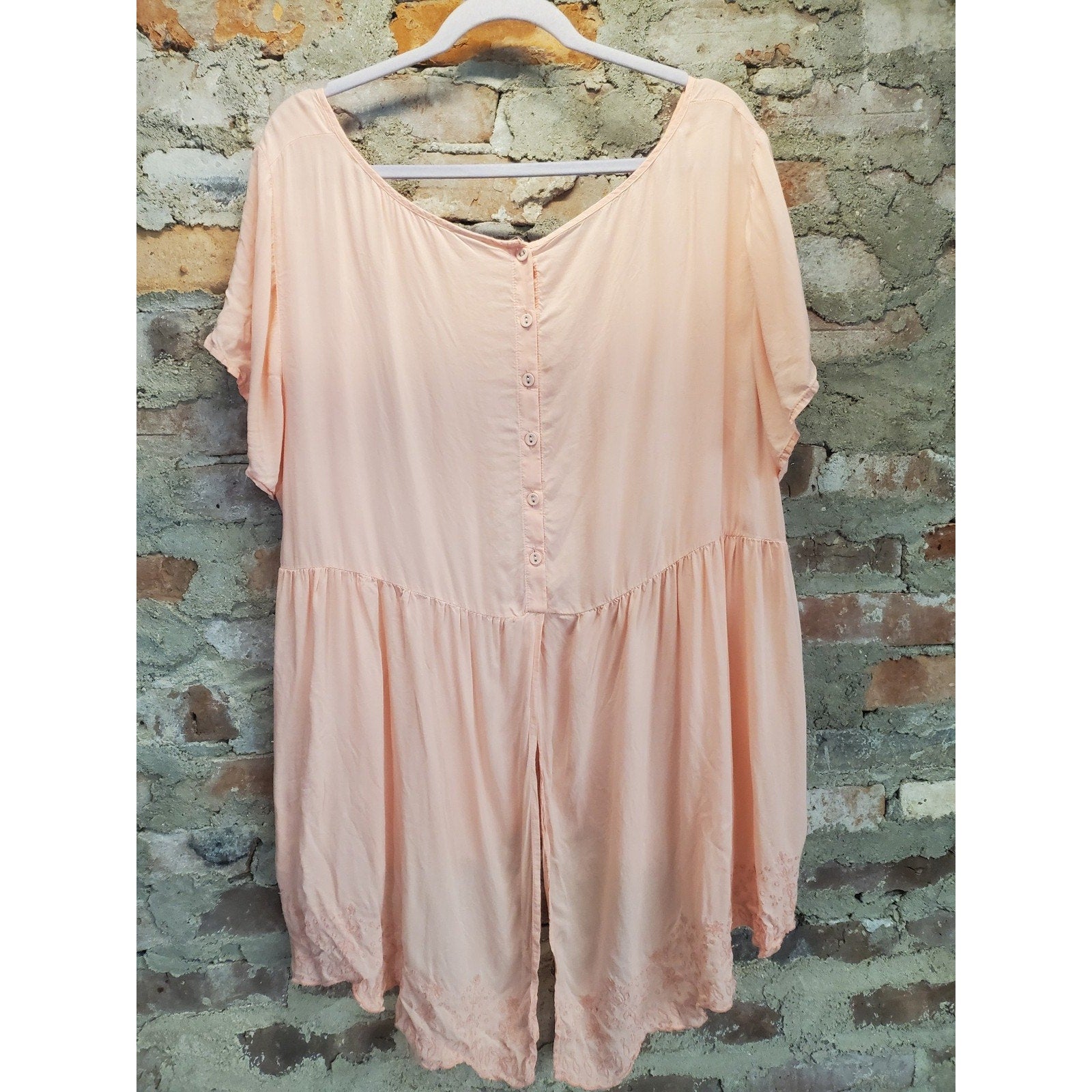 Torrid Womens Plus Size 2x Peach Top Button Back High Low Hem Embroidered Flowy