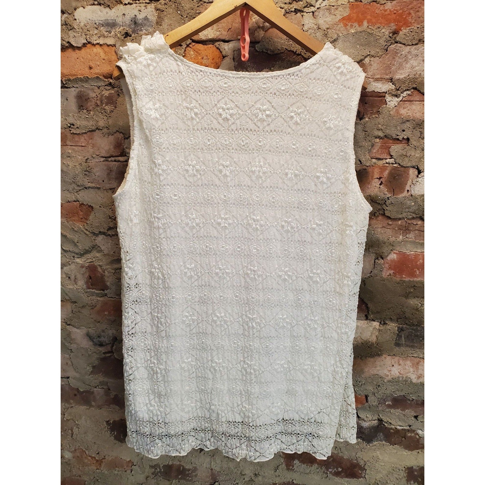 Dressbarn Womens Plus Size Lace Top 18/20 Cream Sleeveless Ruffle Neck Blouse