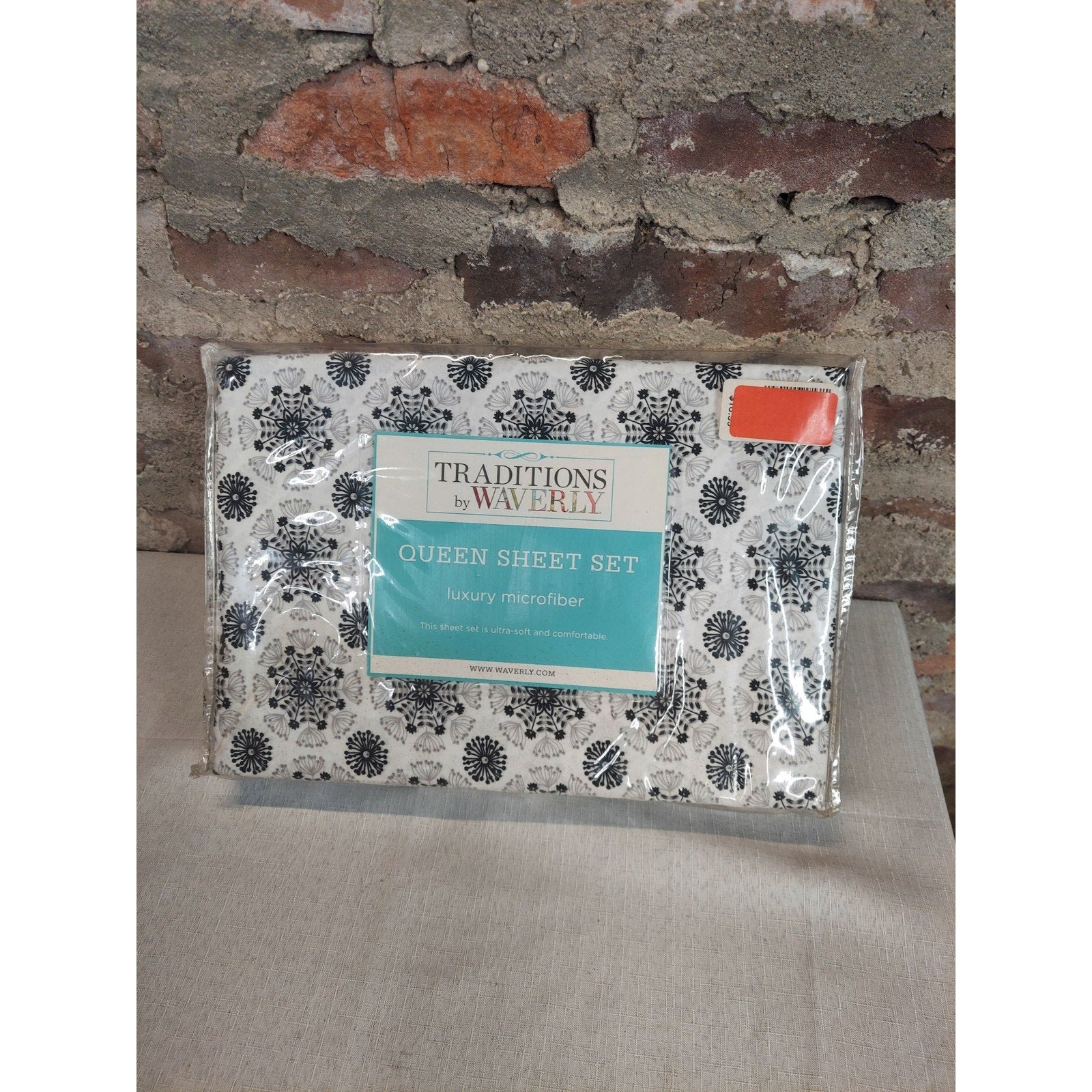 Traditions by Waverly Queen Sheet Set Luxury Microfiber Kaleidoscope Tuxedo