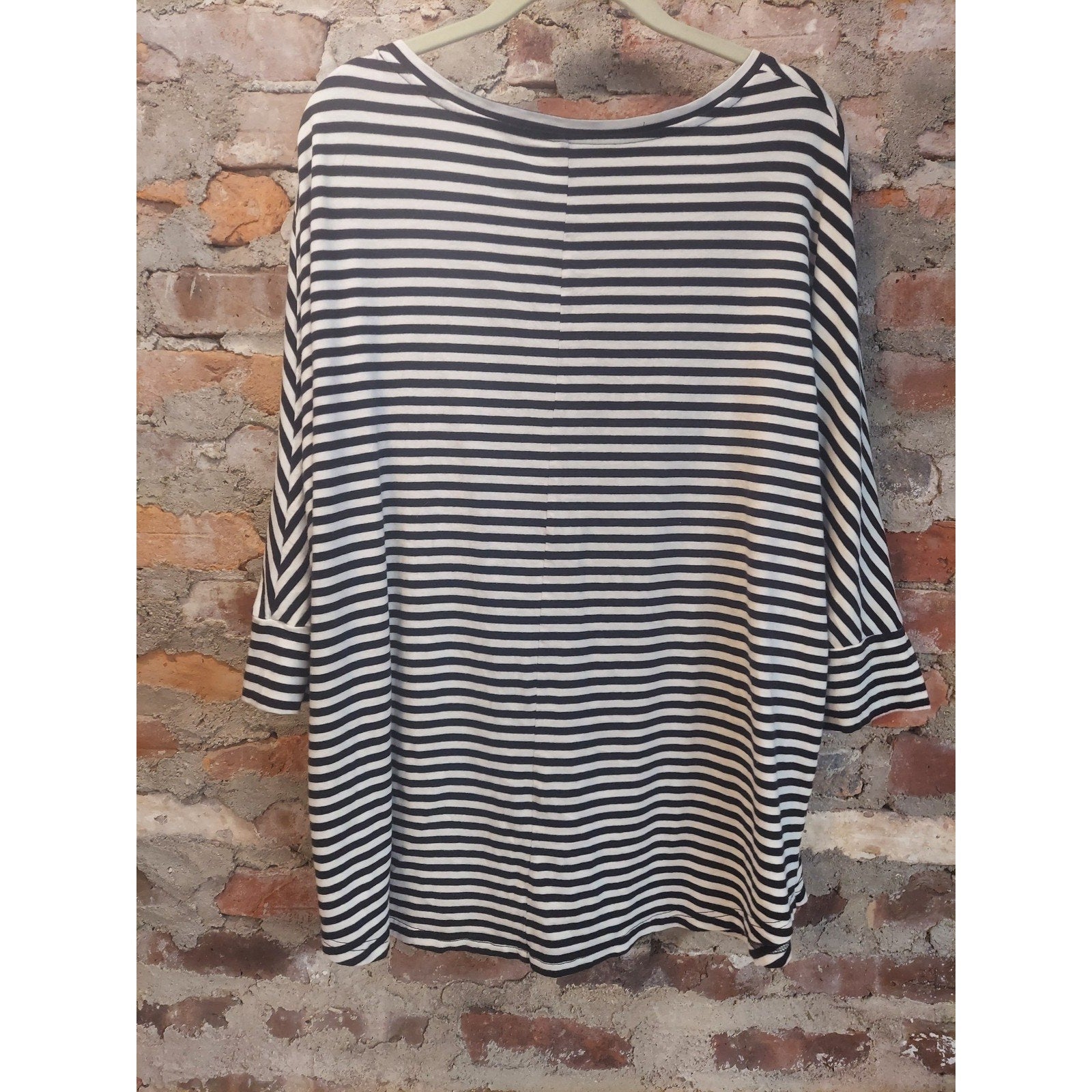 Boutique Plus Womens 1X Striped V Neck Criss Cross Knit Top Black White
