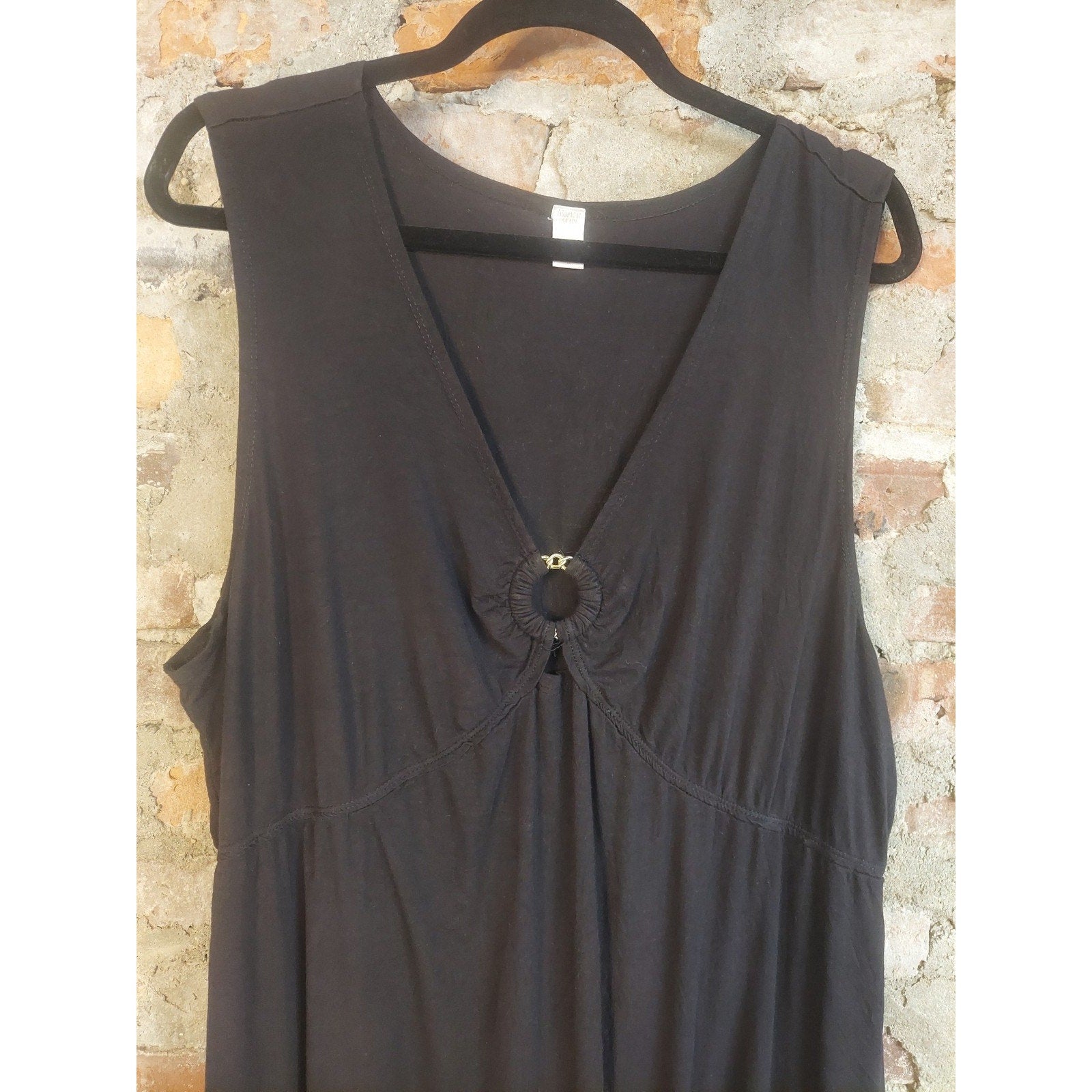 Tropical Escape Womens Dress 1X Black V Neck Sleeveless Metal Ring Detail