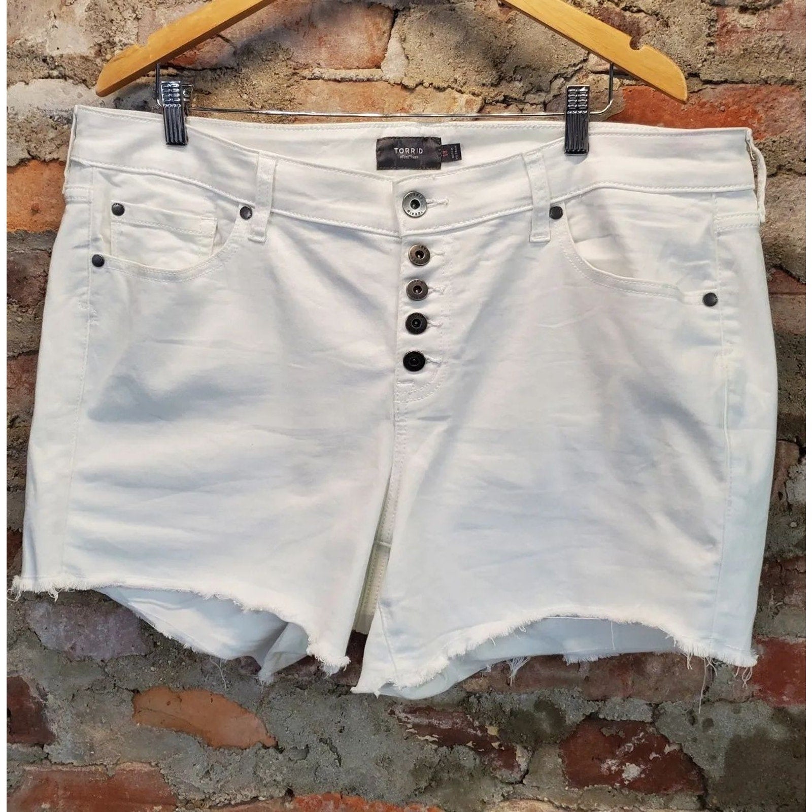 Torrid Womens Jean Shorts Size 18 White Button Fly Cut Off Raw Frayed Hem