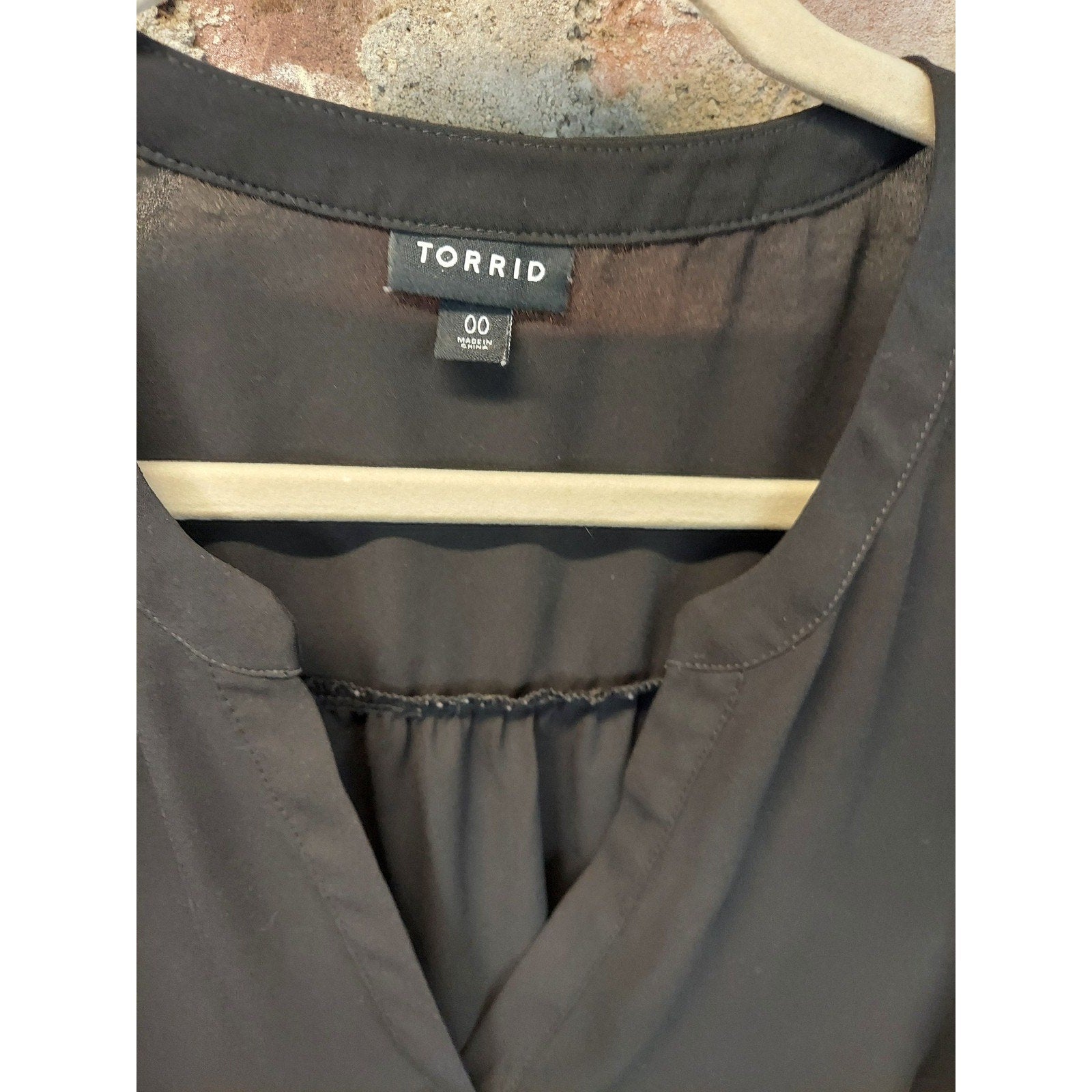 TORRID Womens Blouse Size 00 Black V Neck Short Sleeve Flowy Tunic Top