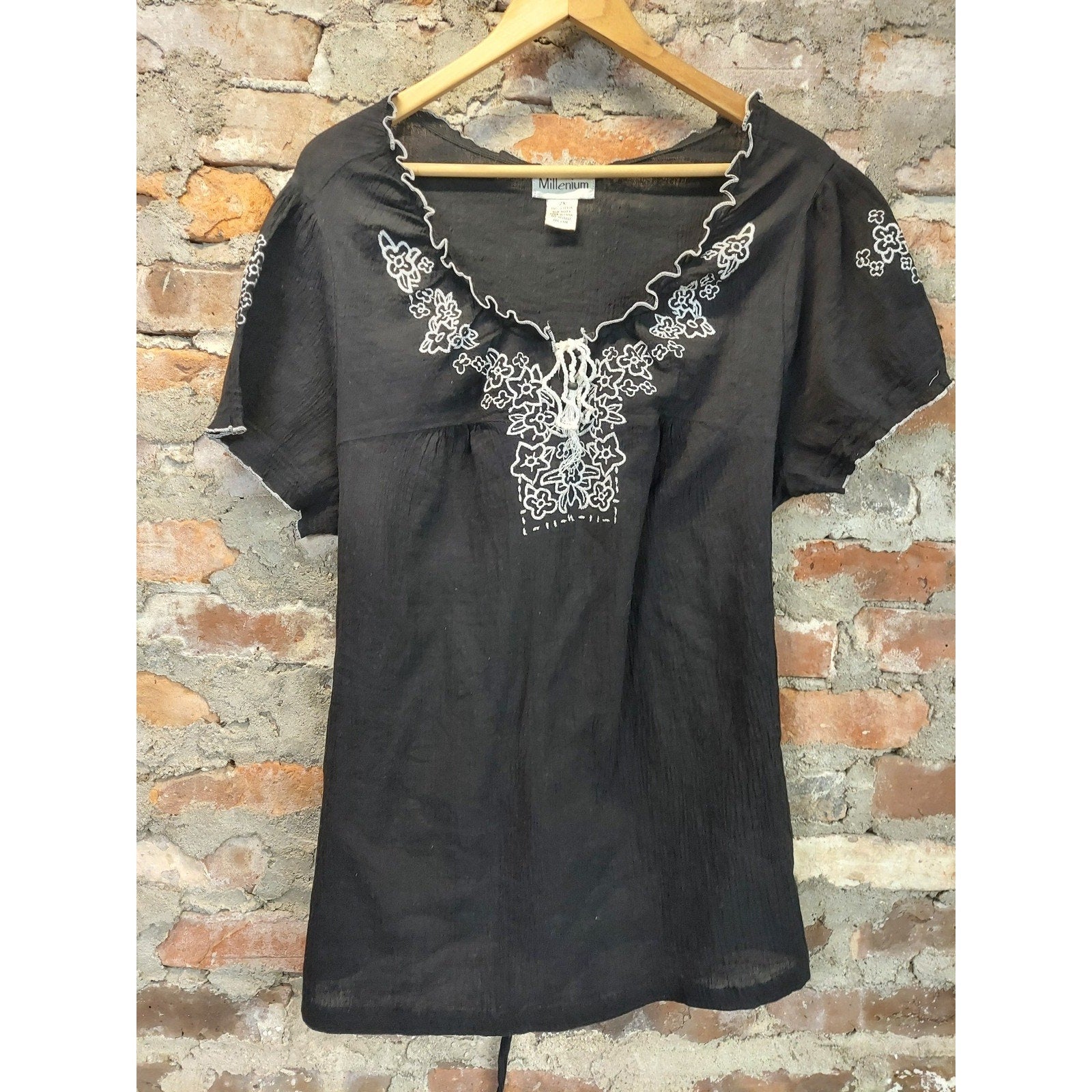 Millennium Womens Tunic Blouse 2X Black White Embroidered Cotton V Neck