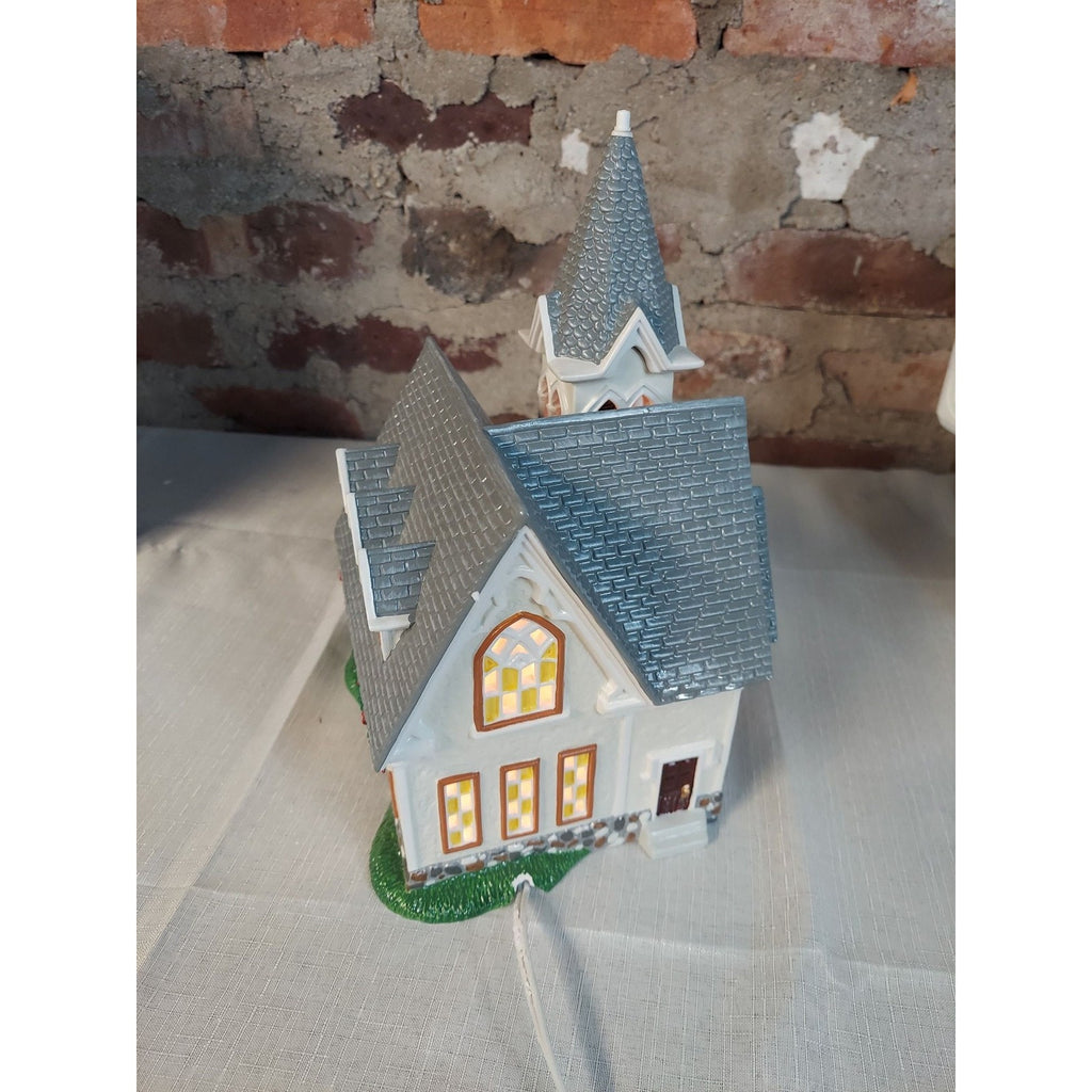 Department 56 Meadowbrook Church Snow Village Lighted House 54009 Original Box
