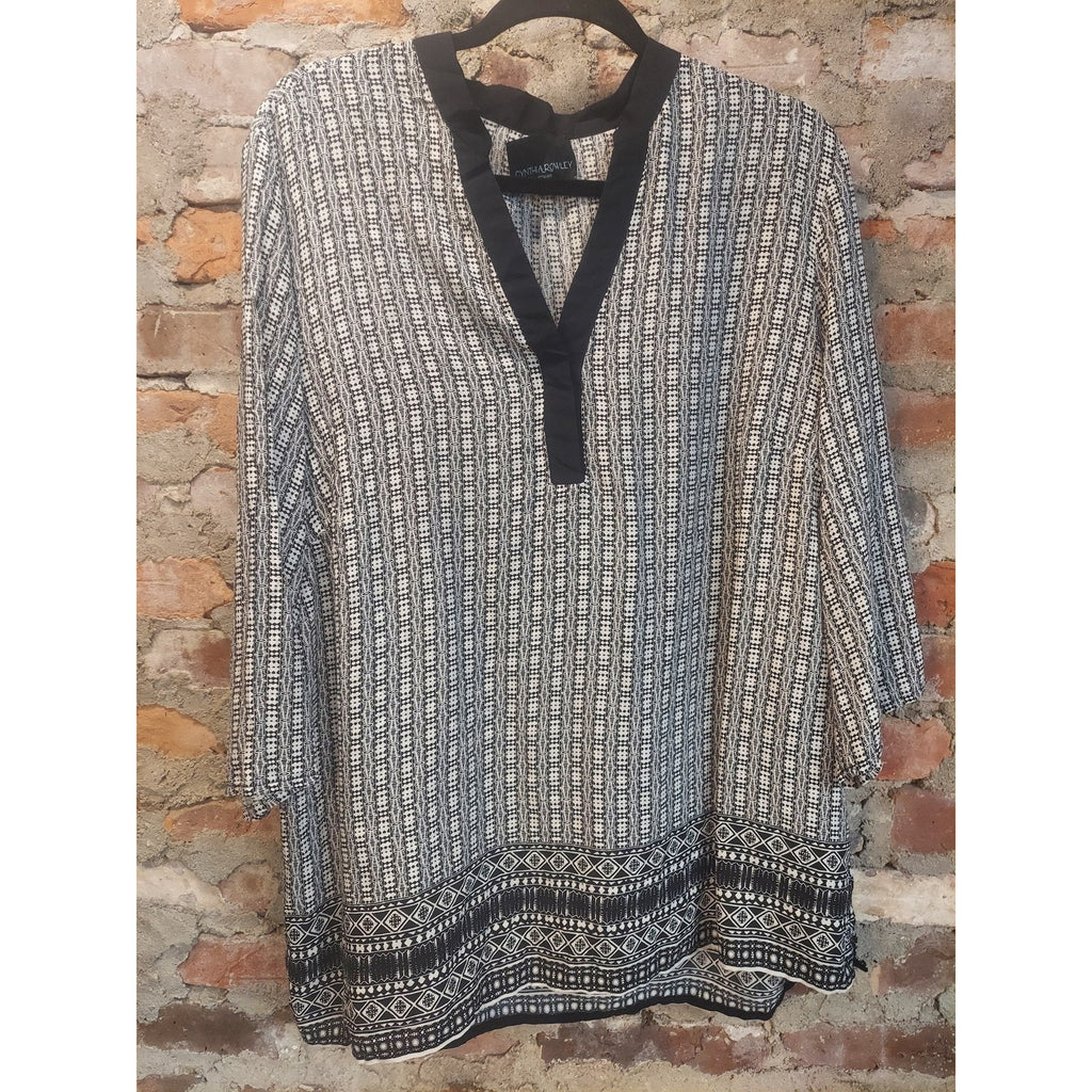 Cynthia Rowley Womens Tunic Blouse 1X Black White Geometric Print 3/4 Sleeve V