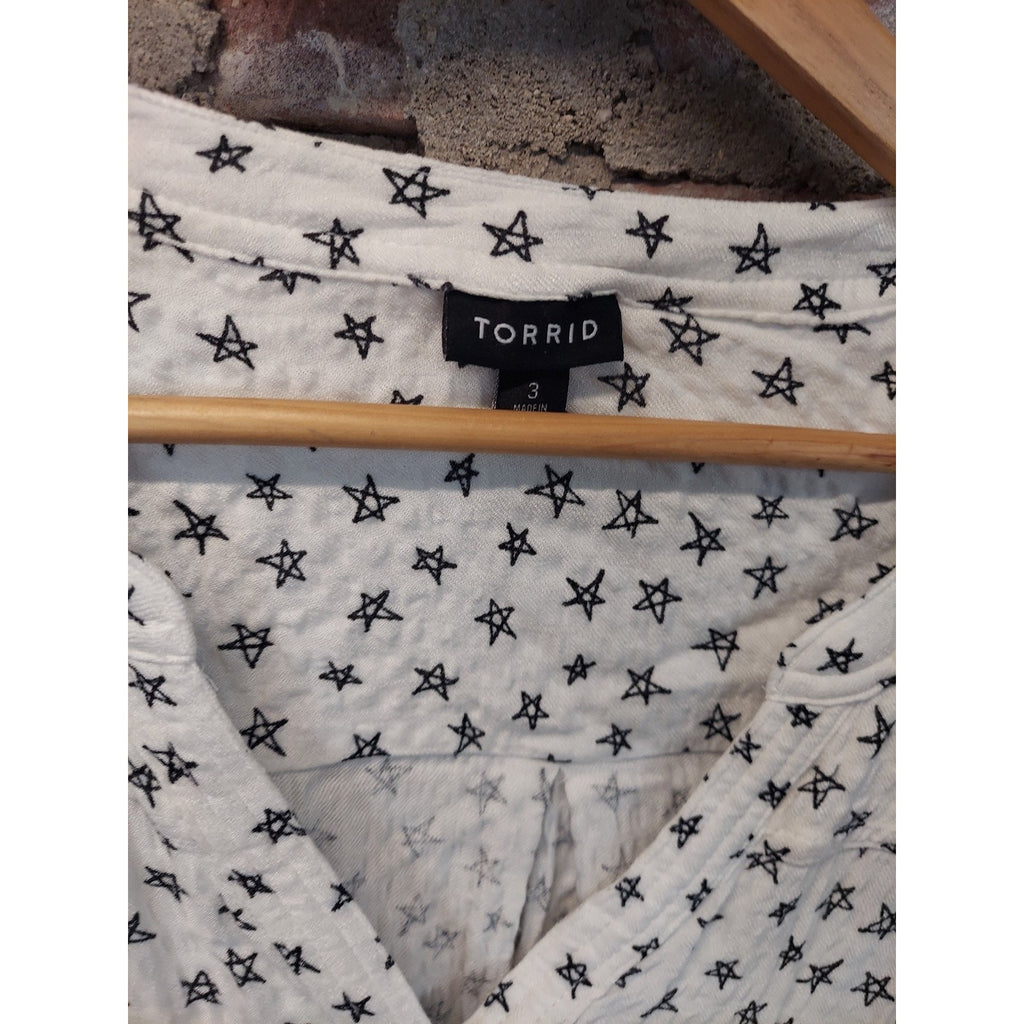 TORRID Womens Cold Shoulder Plus Size 3 White Black Star Print Henley Top